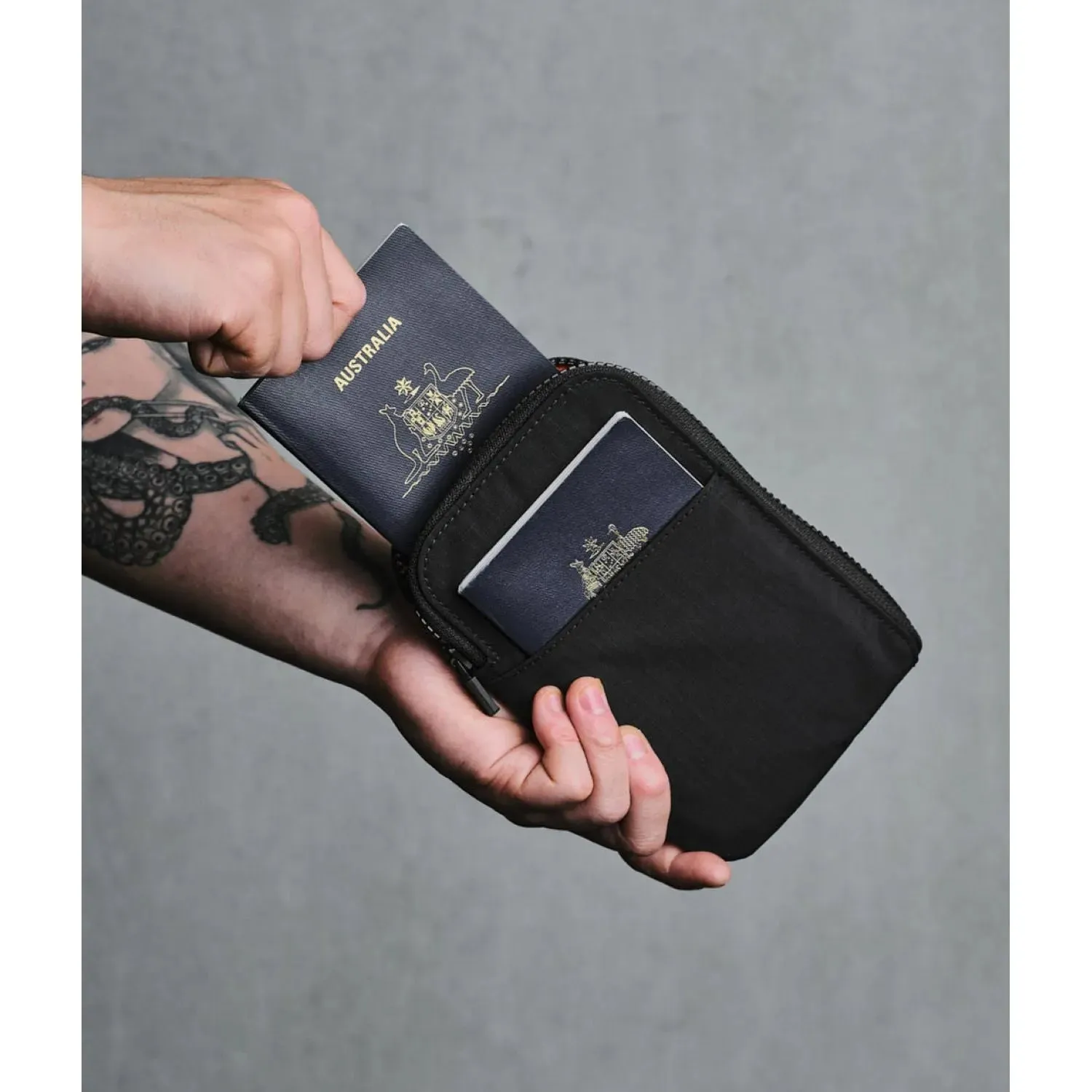 Alpaka Zip Travel Wallet