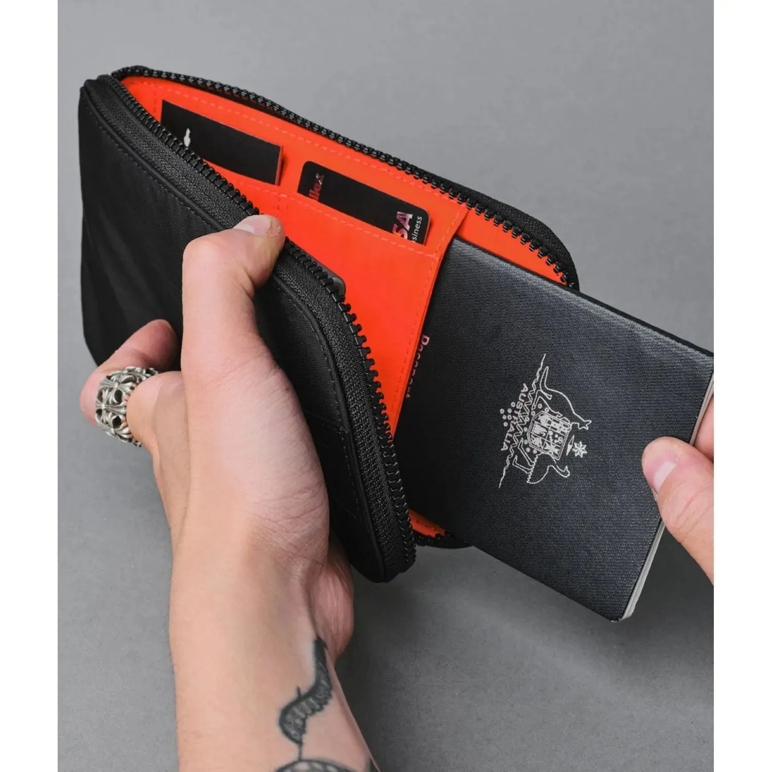 Alpaka Zip Travel Wallet