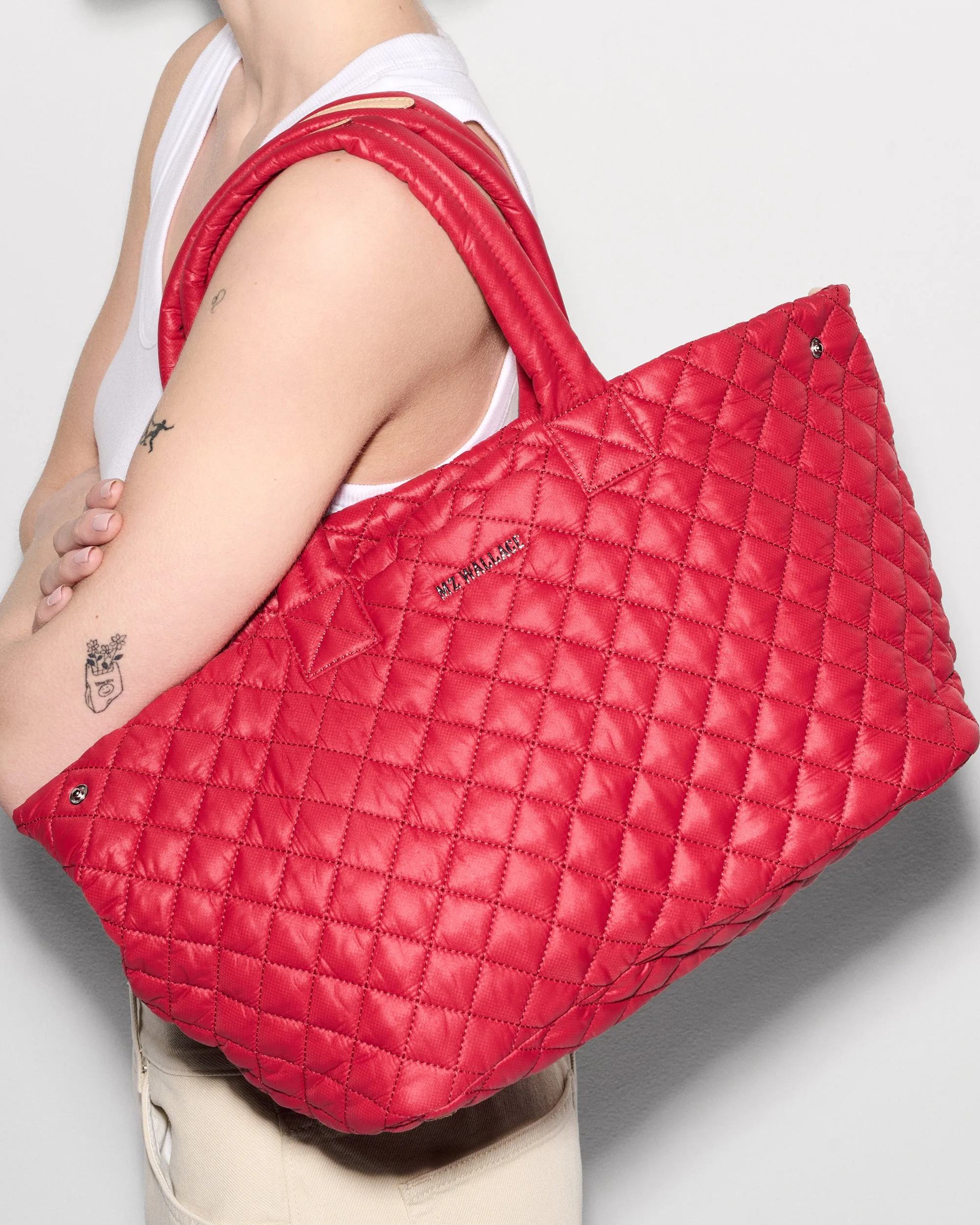 Apple Medium Metro City Tote