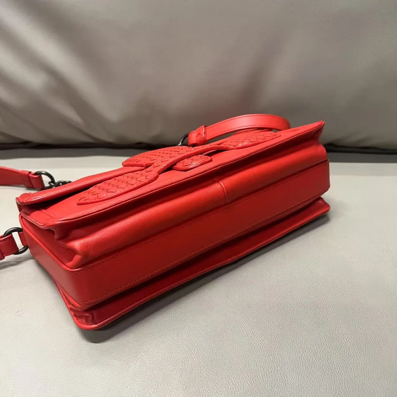Bottega Veneta Intrecciato Leather Red Preloved Shoulder Bag