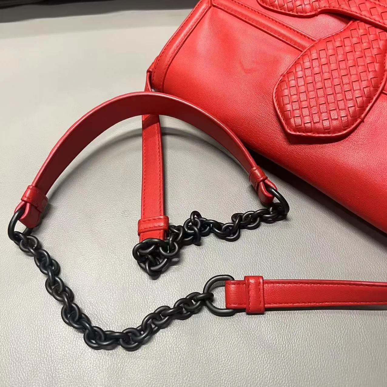 Bottega Veneta Intrecciato Leather Red Preloved Shoulder Bag