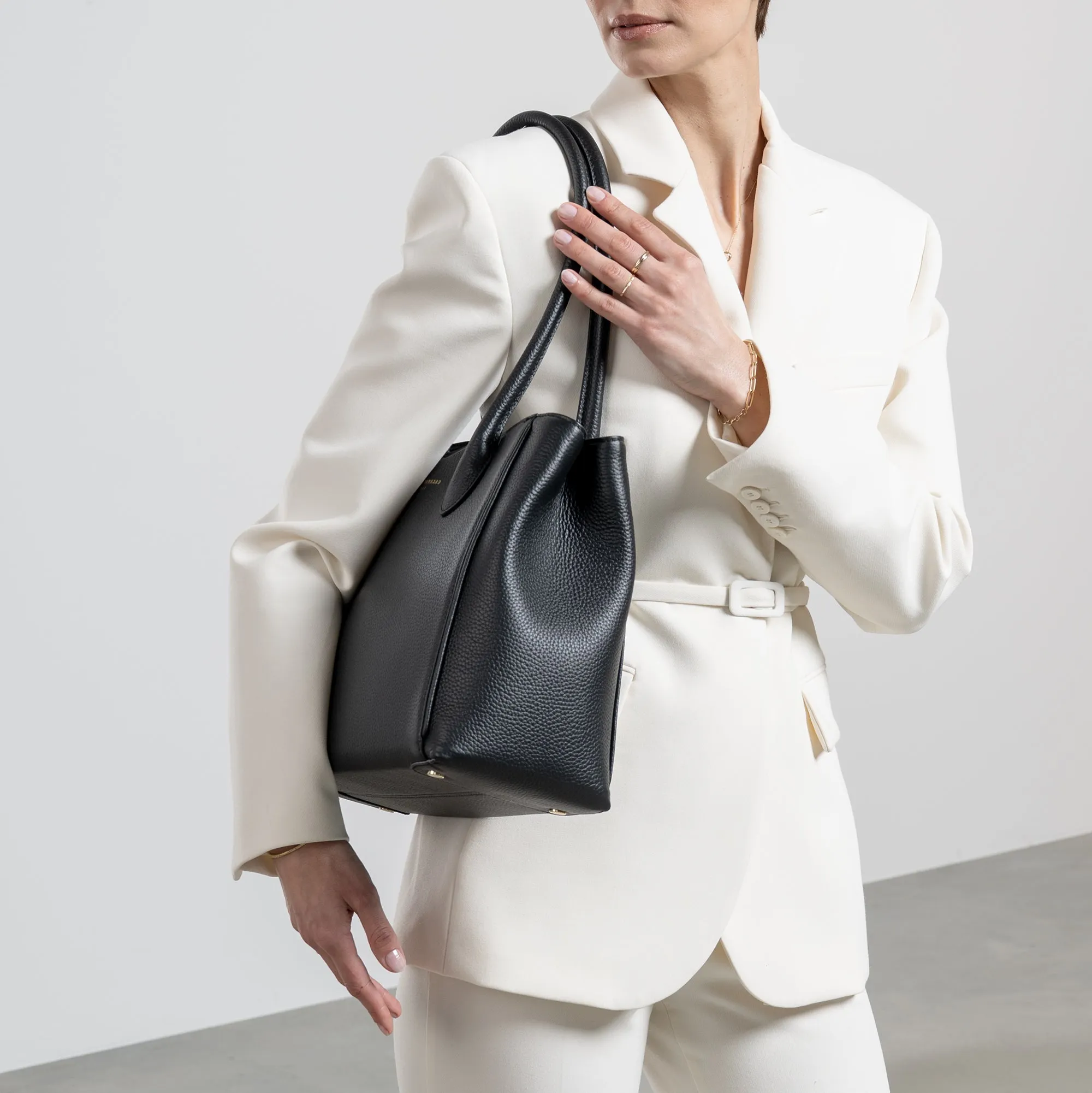 Cadeau d'Isabel black calfskin leather handbag and wallet set