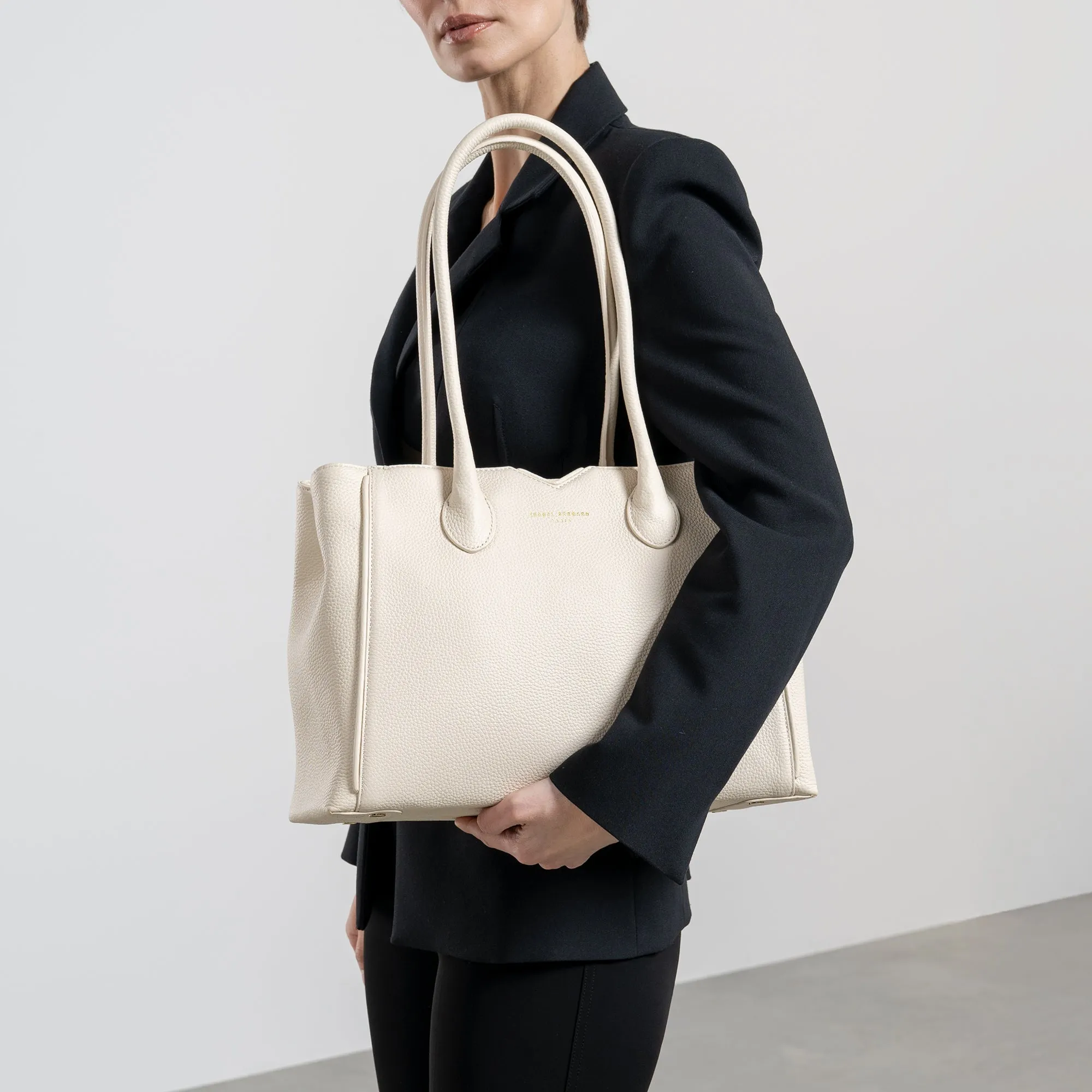 Cadeau d'Isabel cream calfskin leather handbag and wallet set