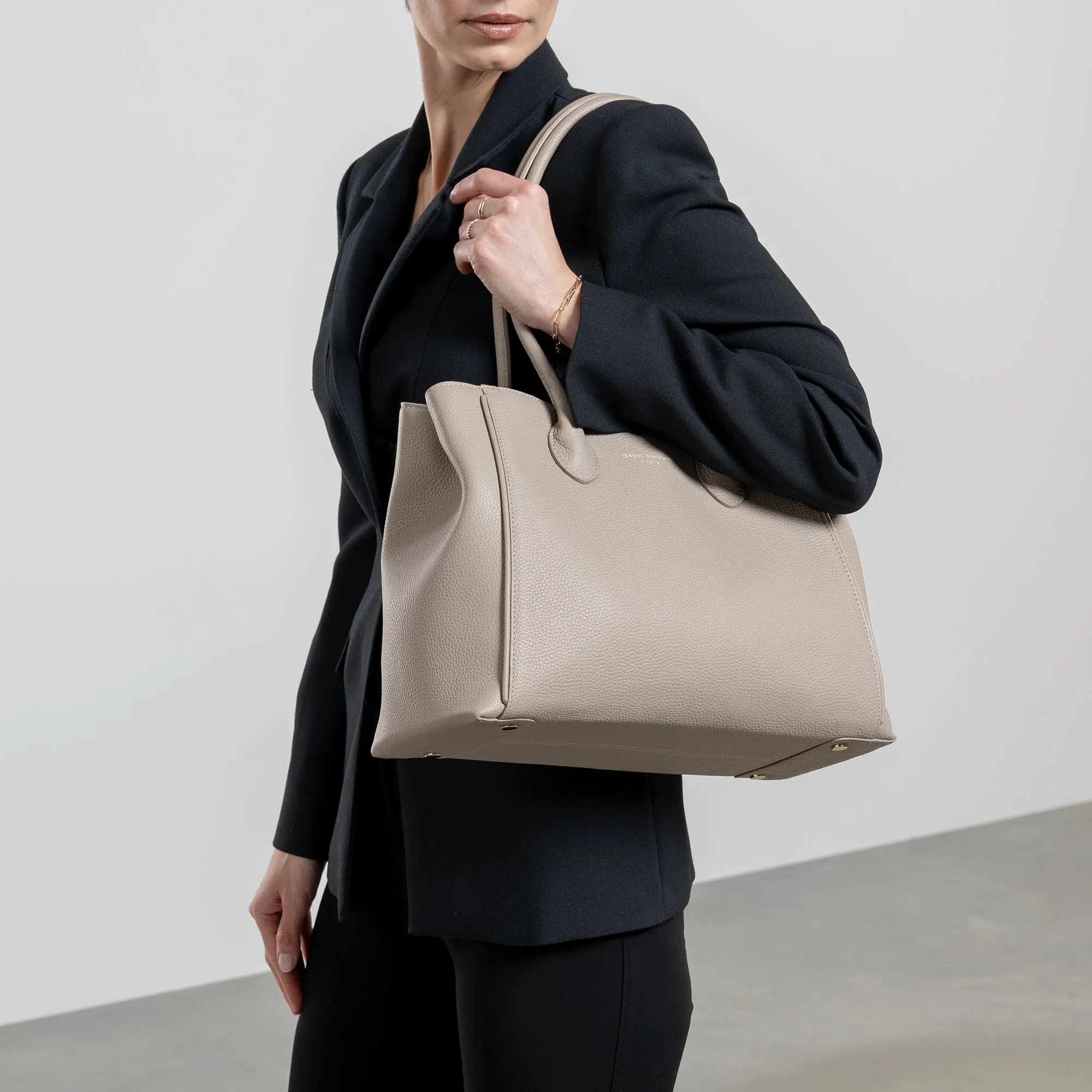 Cadeau d'Isabel taupe calfskin leather handbag and wallet set