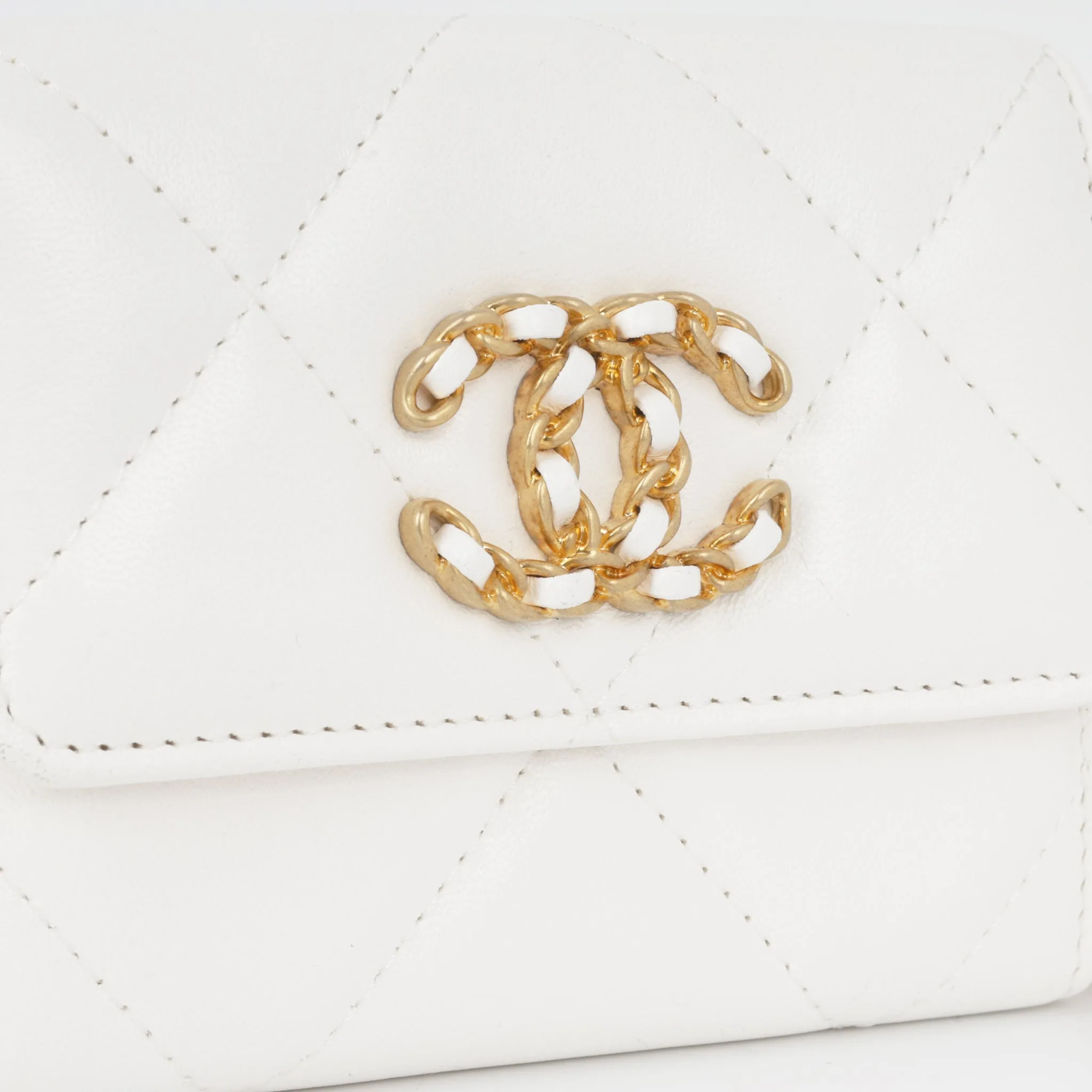 Chanel 19 Cardholder on Chain