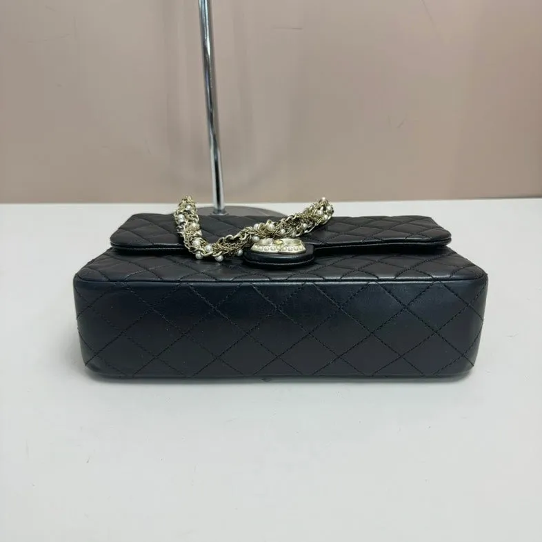 Chanel Black Quilted Lambskin Chain Shoulder Bag Medium Size