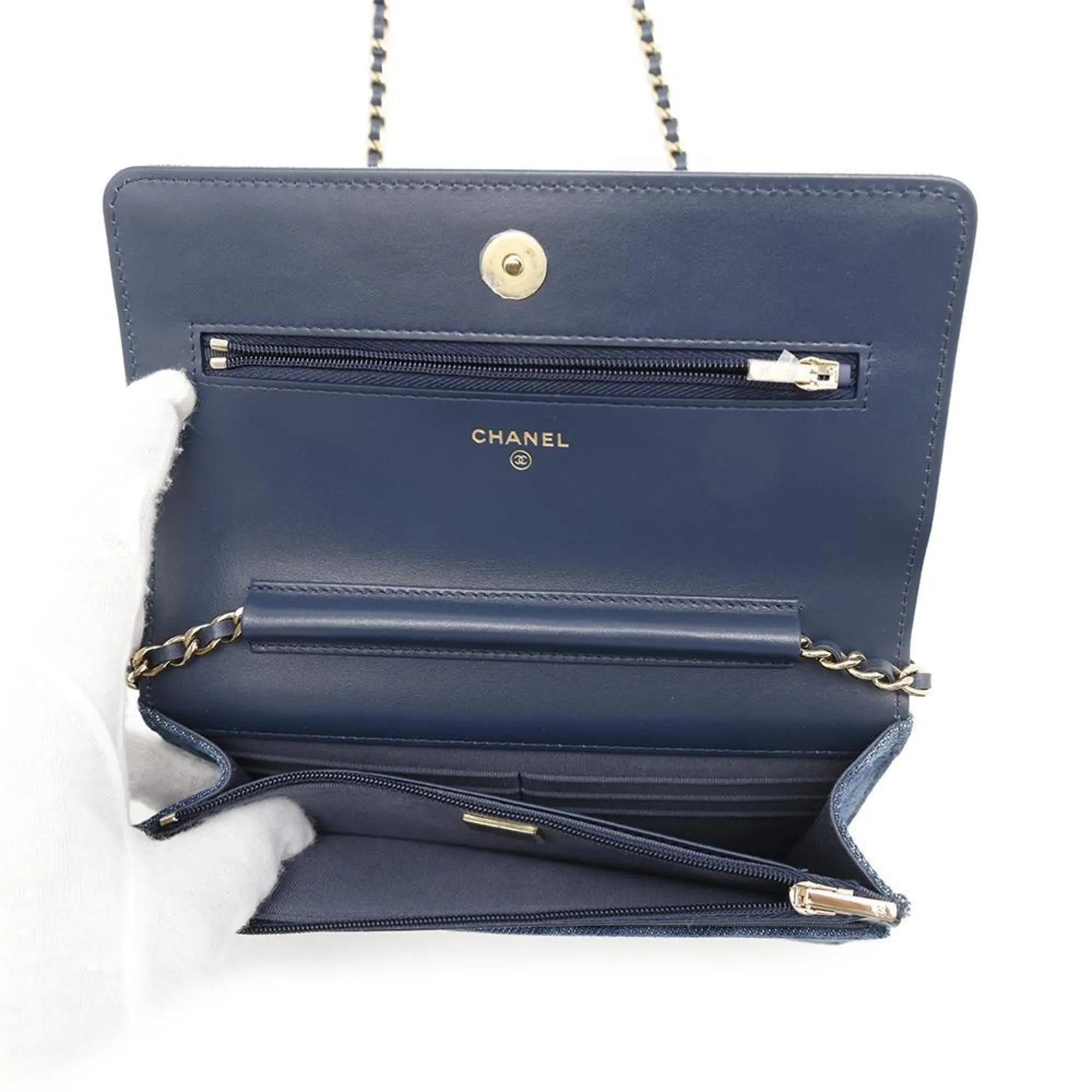 Chanel  Leather Chain/Shoulder Wallet (Pre-Owned)