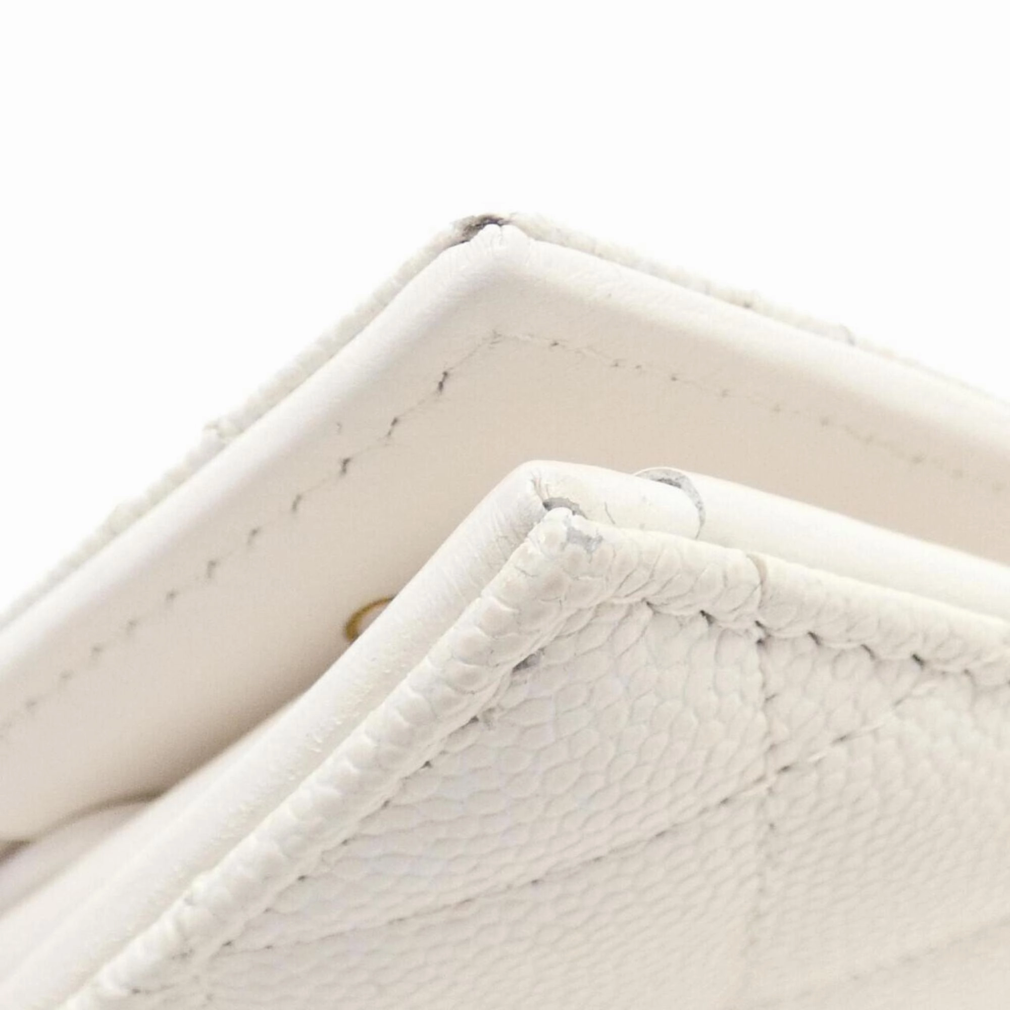 Chanel Caviar Leather Wallet (Bi-Fold) (Pre-Owned)