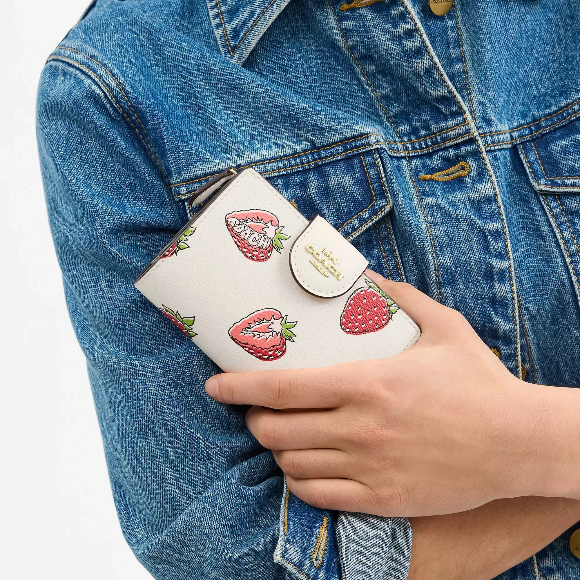 Coach Outlet Medium Corner Zip Wallet With Strawberry Print