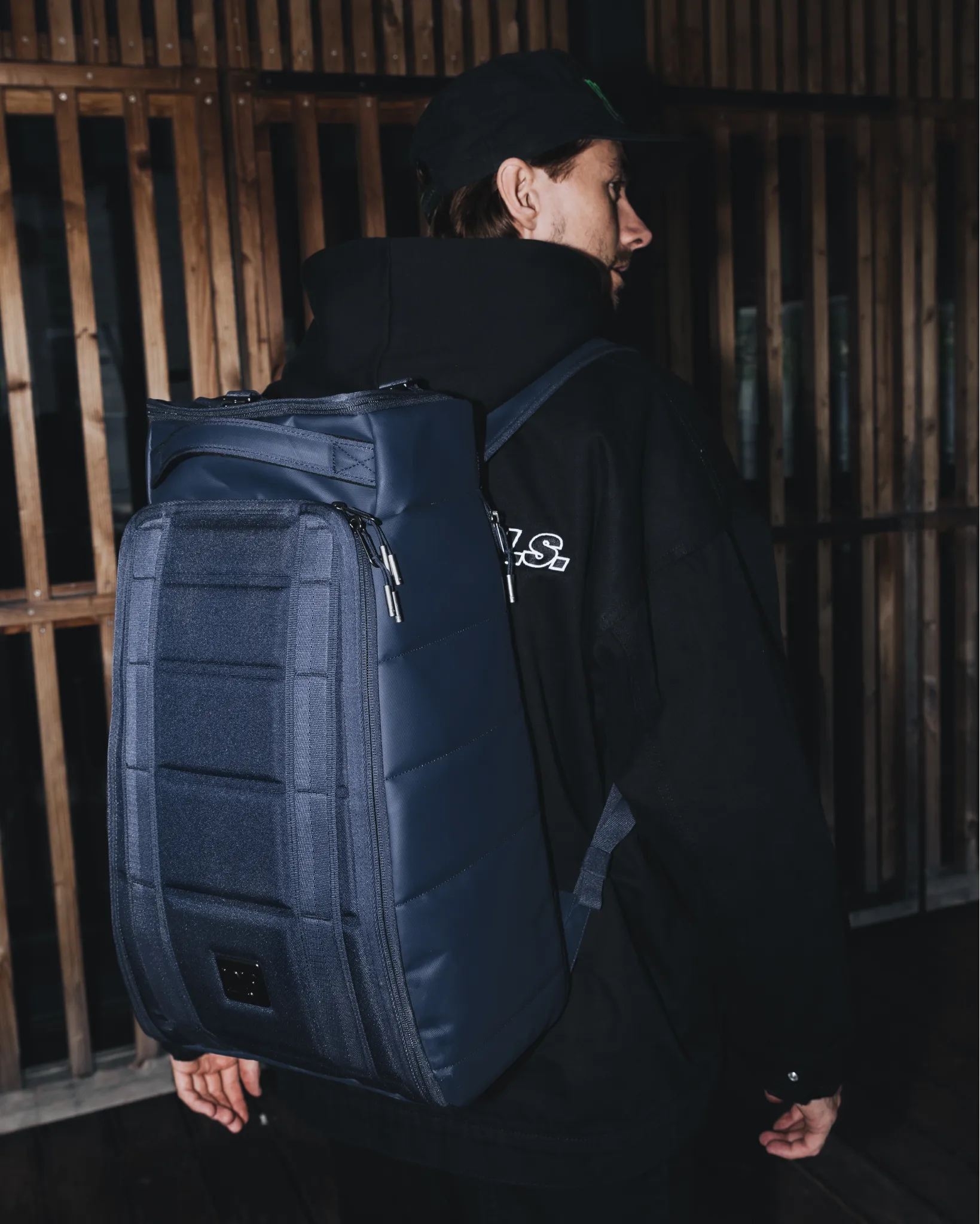 D_b_  Hugger 1st Generation Backpack 25L