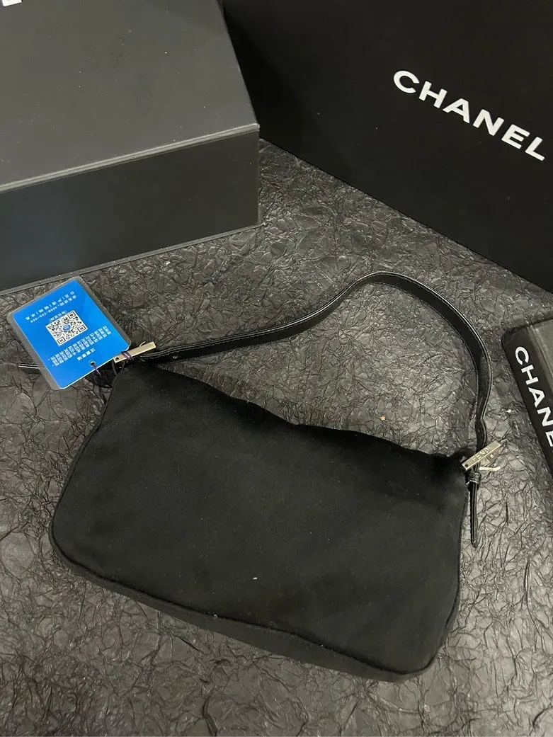 Fendi Black Wool Baguette Shoulder Bag 27cm