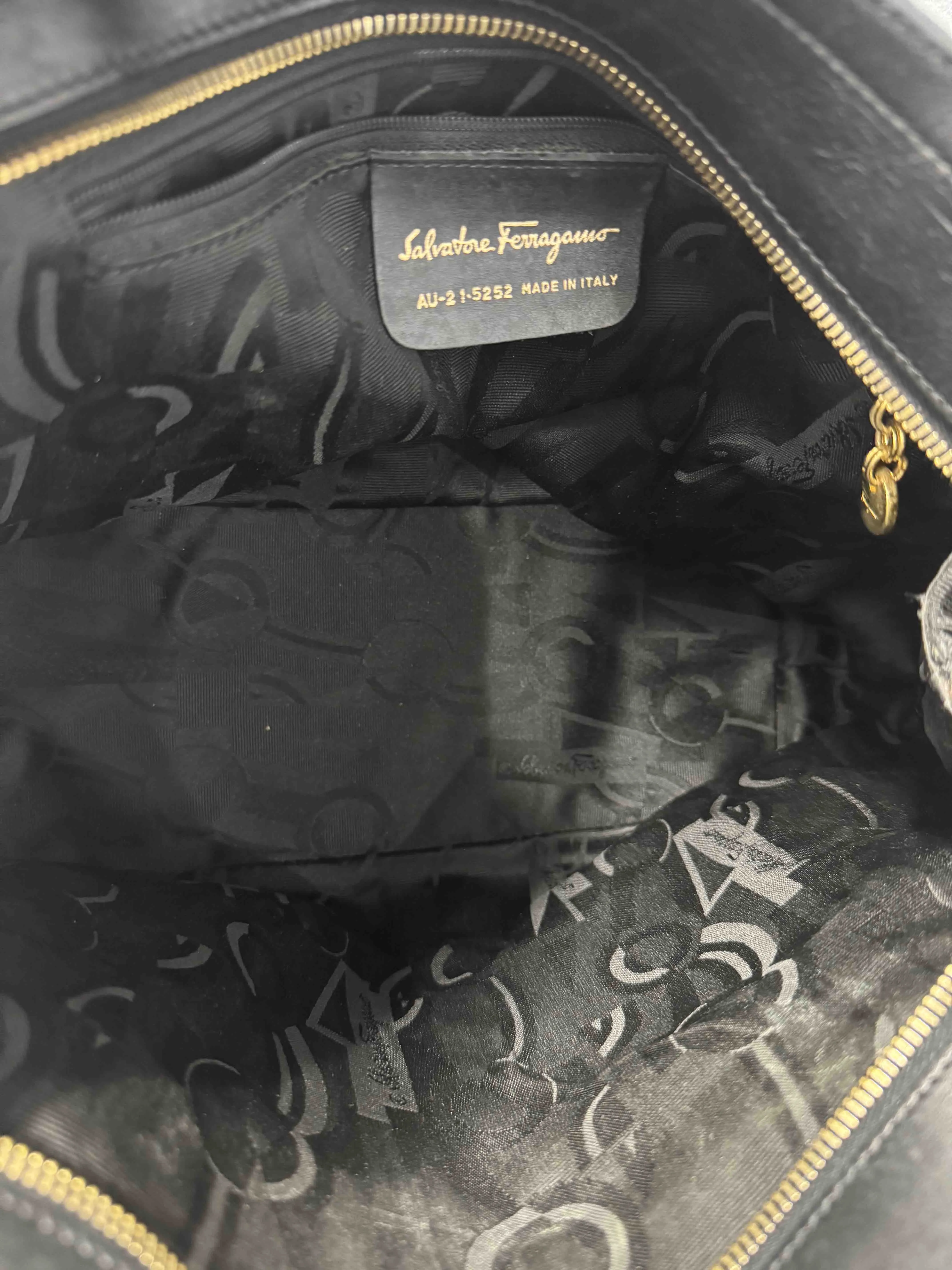 Ferragamo JZ17517000 Chain Shoulder Bag in Black Leather