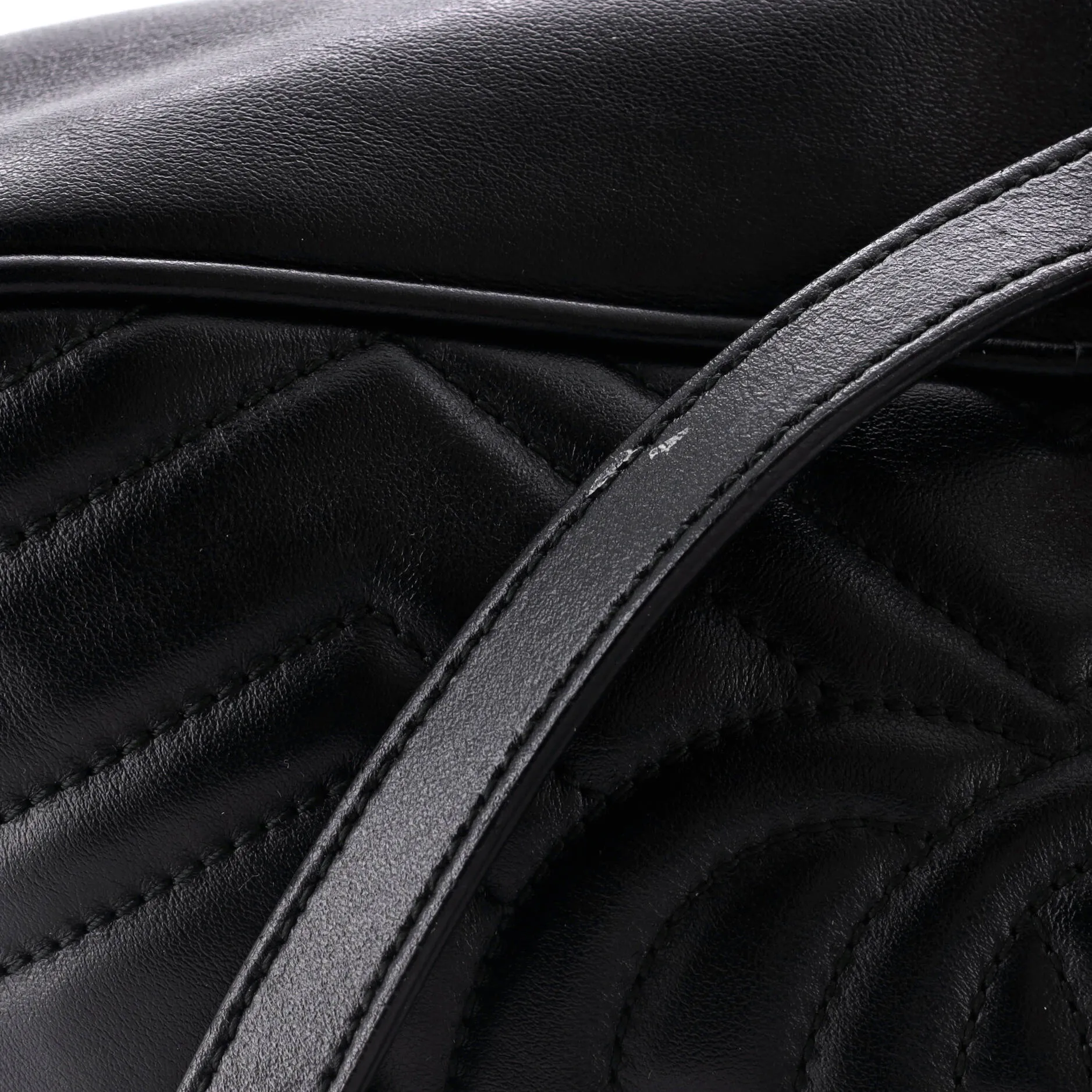 GG Marmont Shoulder Bag Matelasse Leather Small
