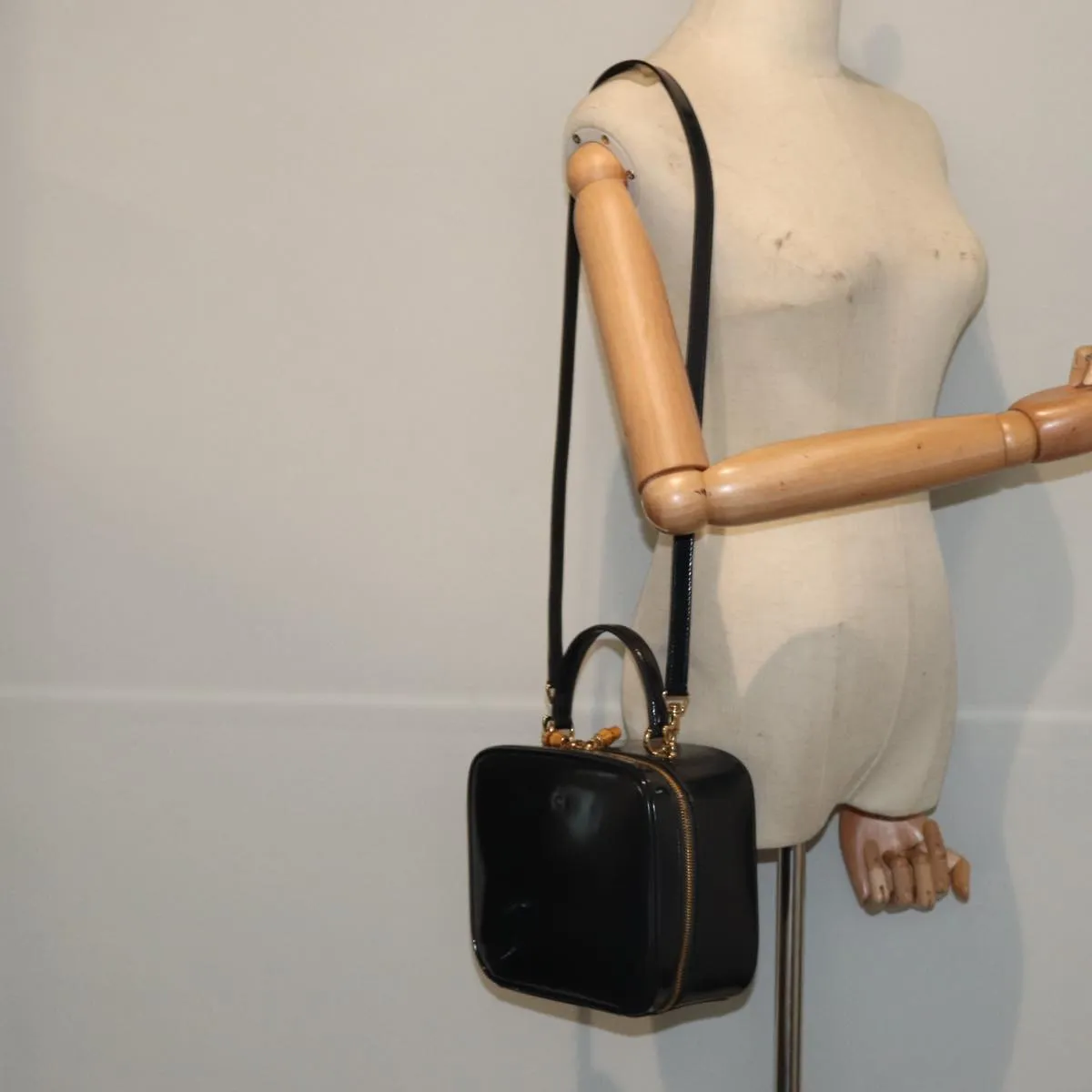 GUCCI Bamboo Vanity Shoulder Bag Enamel 2way Black 000 2040 0323  bs16407