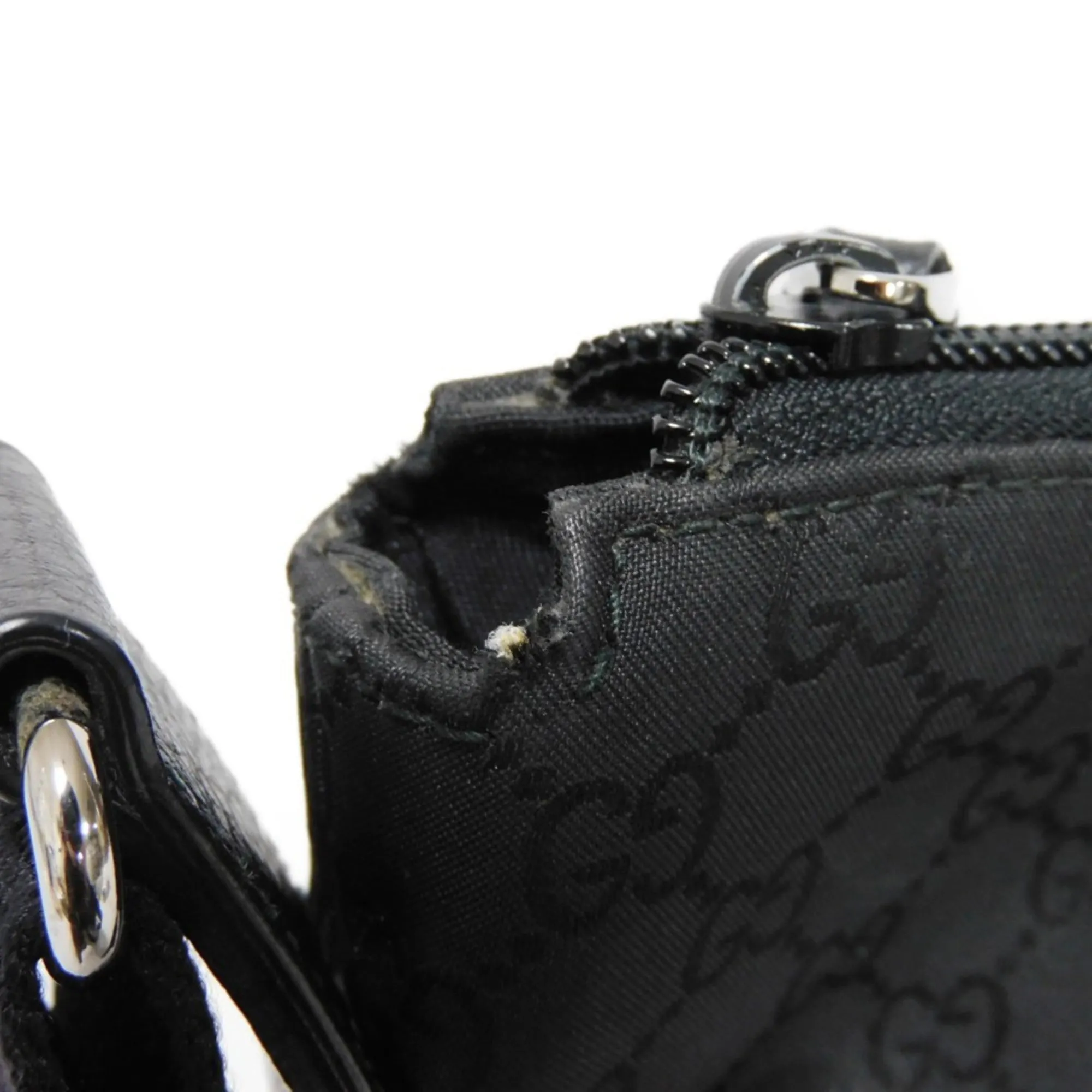 Gucci Black Nylon Canvas Leather Messenger Bag Shoulder Bag ()
