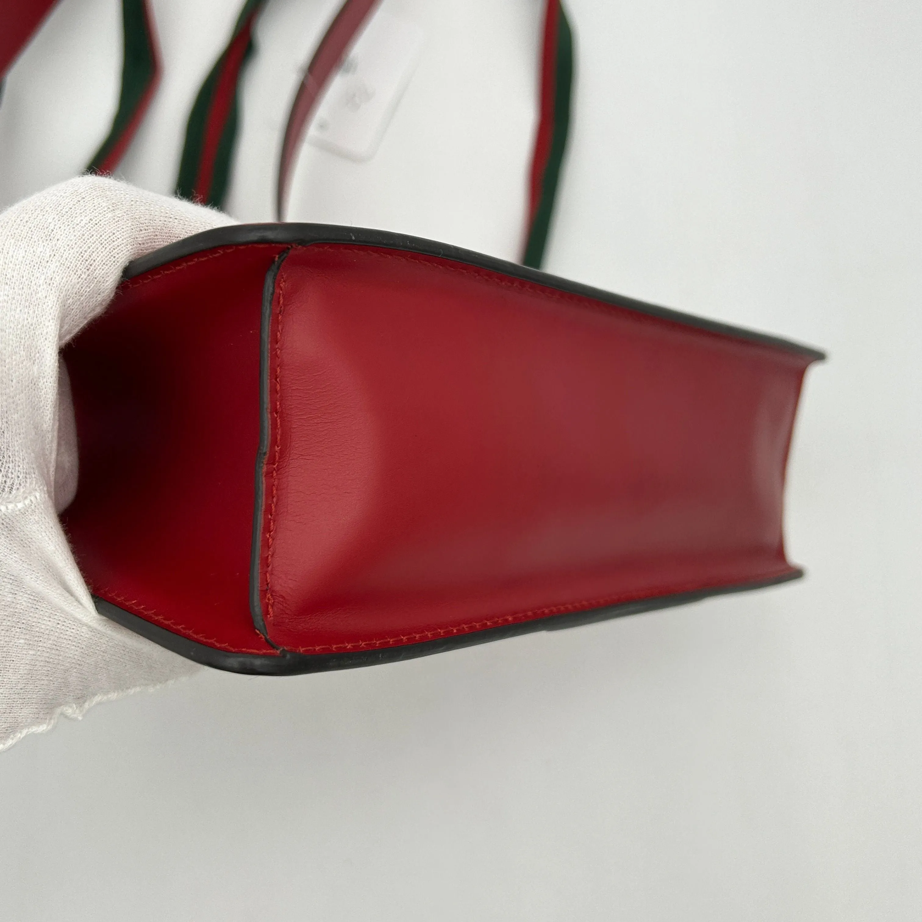 GUCCI Calfskin Small Sylvie Shoulder Bag gu9956tu