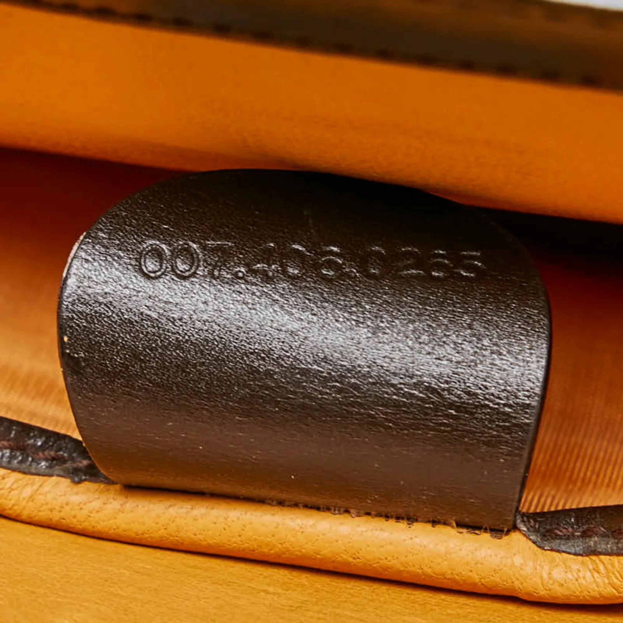Gucci G Logo  Leather Shoulder Bag ()