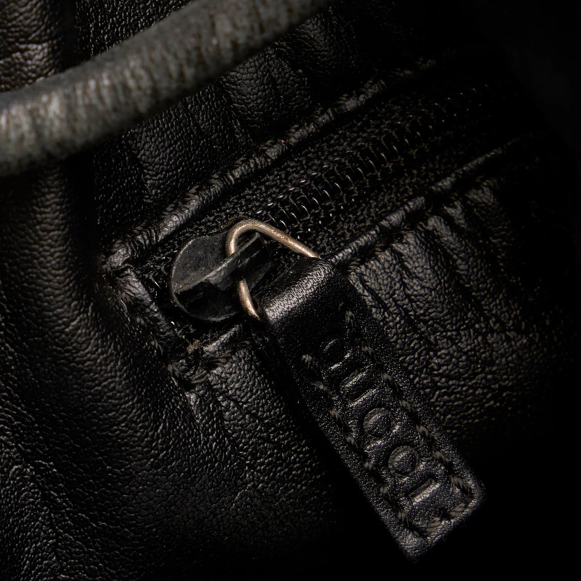 Gucci GG Canvas Drawstring Shoulder Bag (SHG-32073)