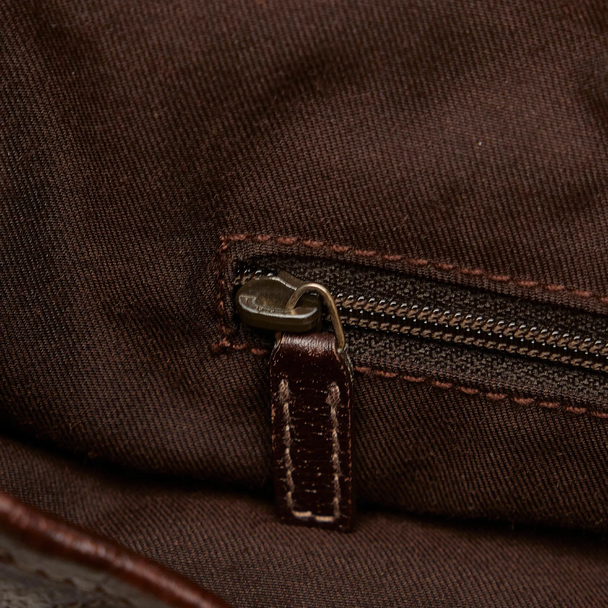 Gucci GG Canvas Pelham Shoulder Bag (SHG-qhGAWQ)