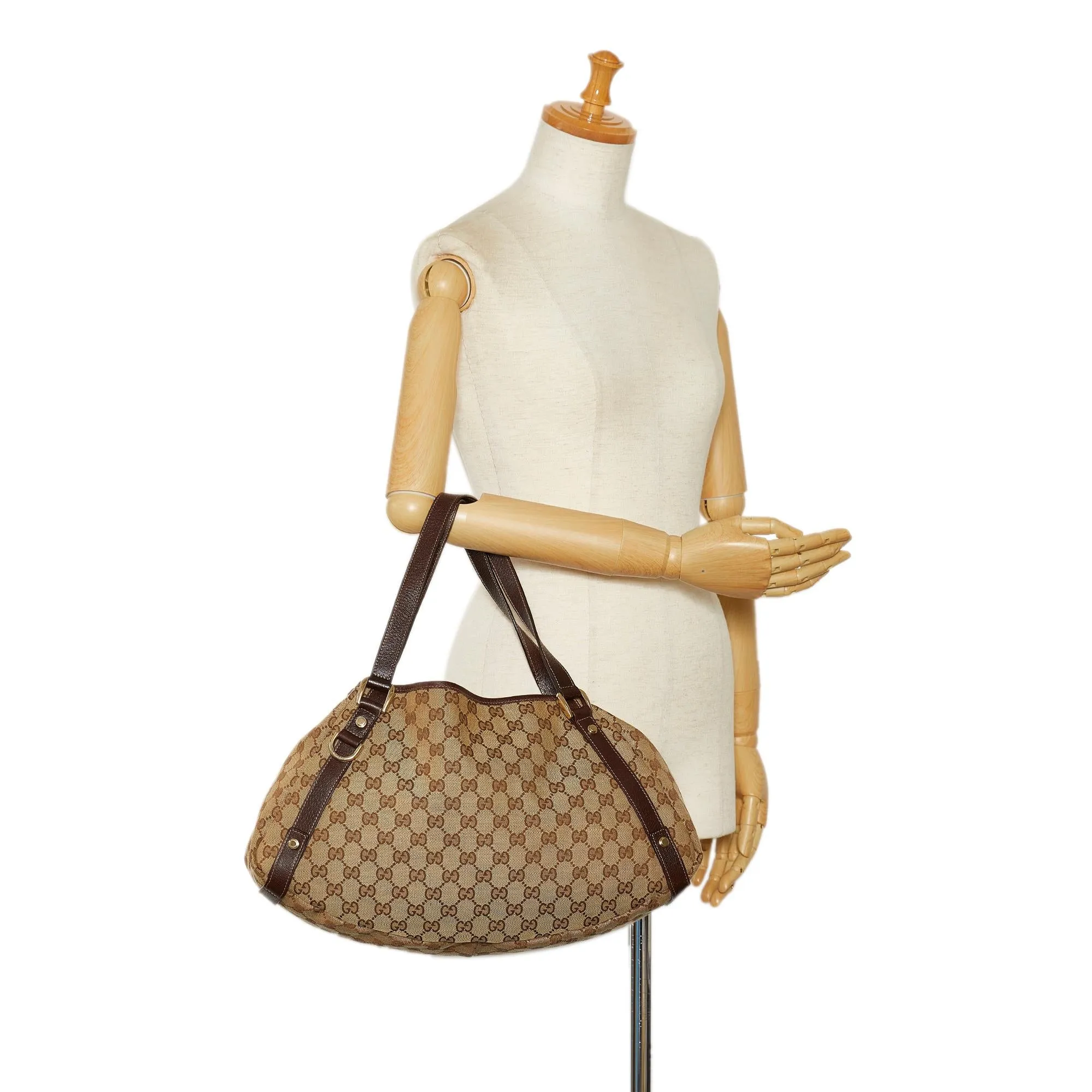 Gucci GG Canvas Pelham Shoulder Bag (SHG-qhGAWQ)