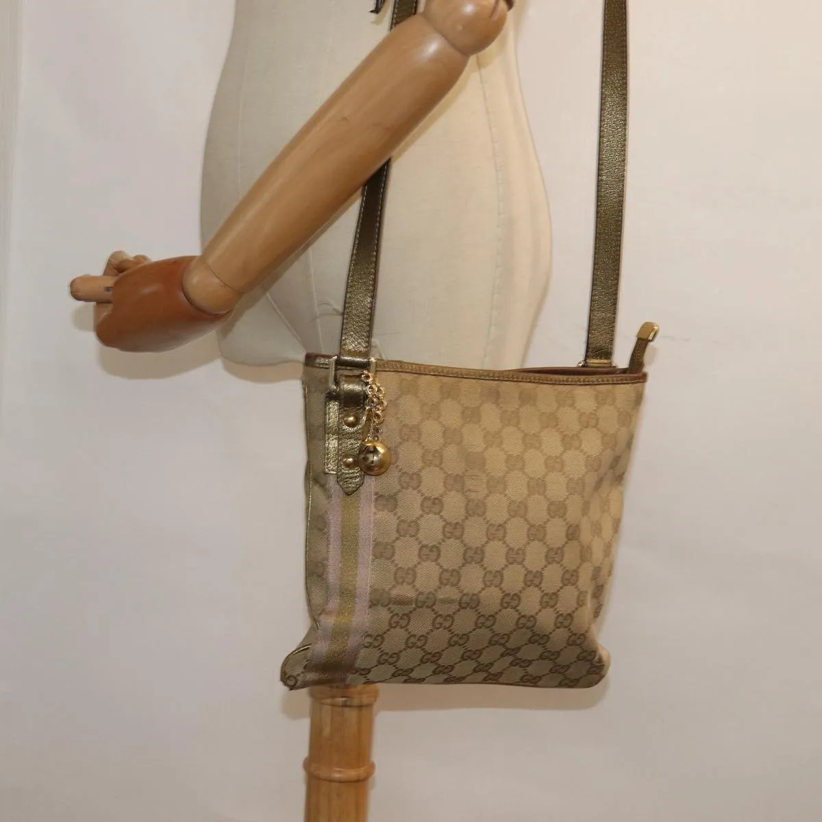 GUCCI GG Canvas Sherry Line Shoulder Bag Beige Gold pink 144388  85719