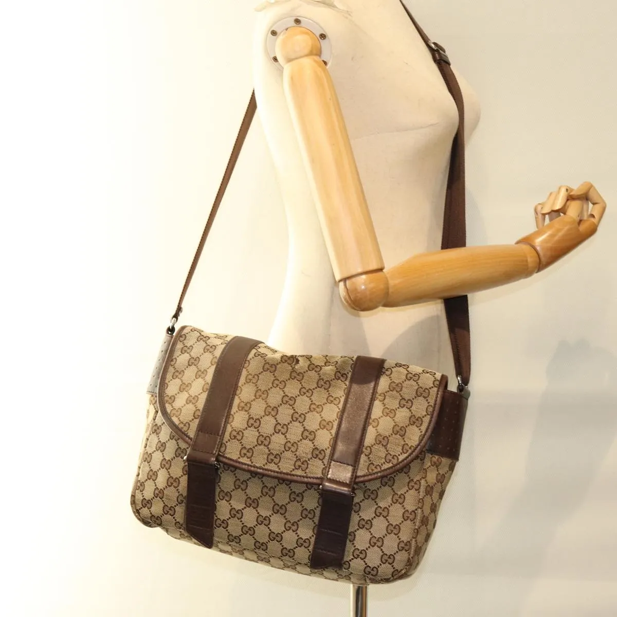 GUCCI GG Canvas Shoulder Bag Beige 1673