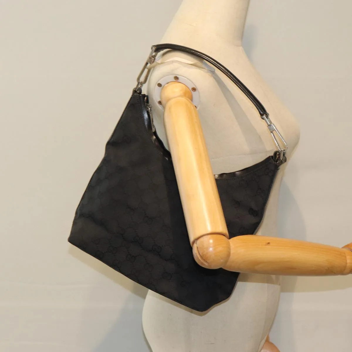 GUCCI GG Canvas Shoulder Bag Black 000 0602  79599