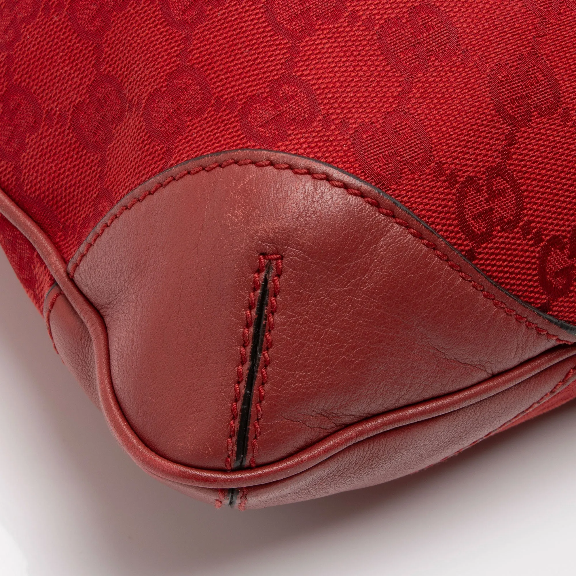 Gucci GG Canvas Shoulder Bag (SHF-zFLqxt)