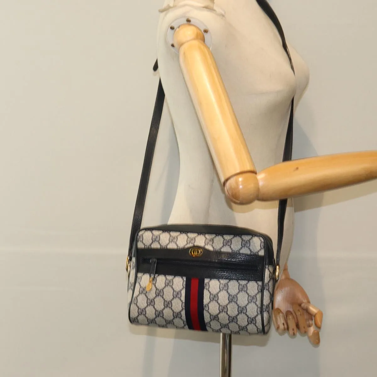 GUCCI GG Supreme Shoulder Bag PVC Leather Navy 98 02 004  80807
