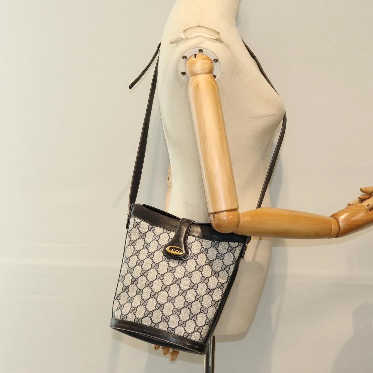 GUCCI GG Supreme Shoulder Bag PVC Navy  12621