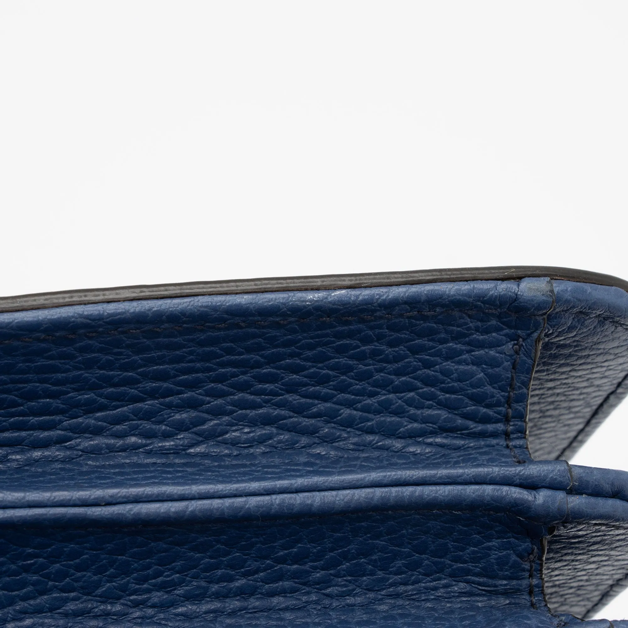 Gucci Leather Interlocking G Medium Shoulder Bag (SHF-zDeXwf)