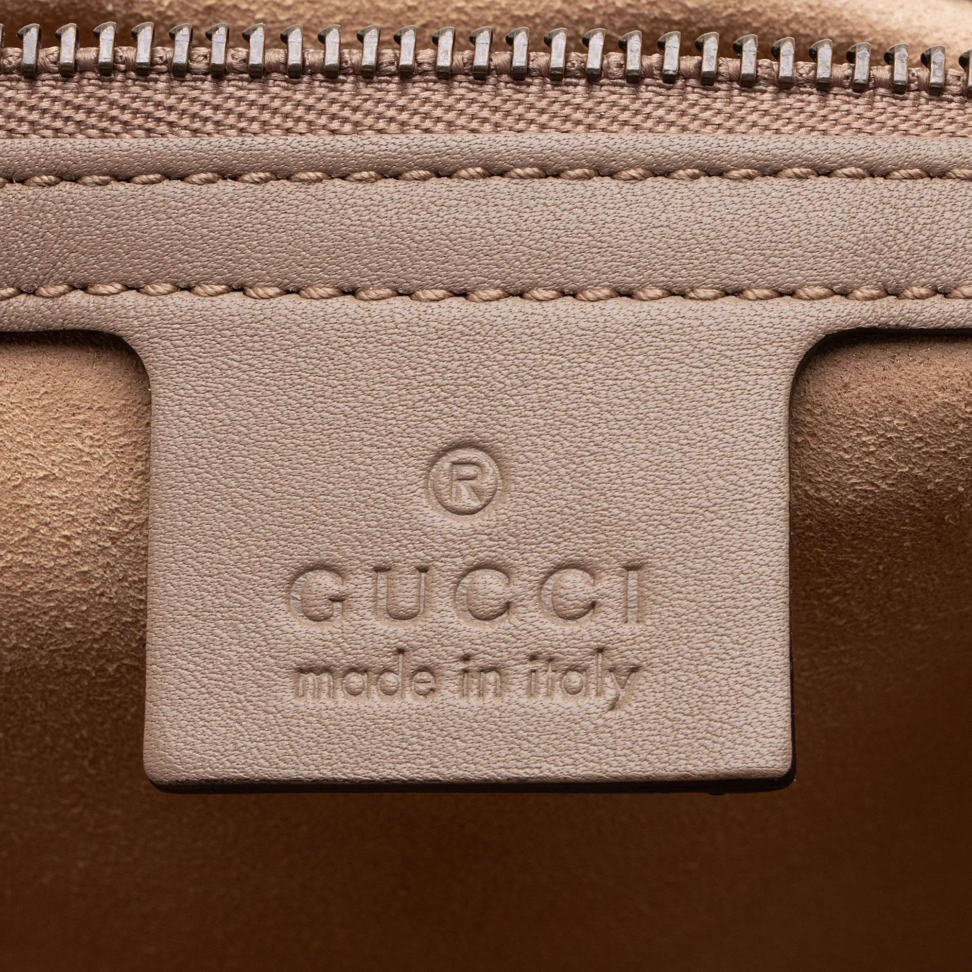 Gucci Matelasse Leather GG Marmont Medium Flap Shoulder Bag (SHF-EZthFS)