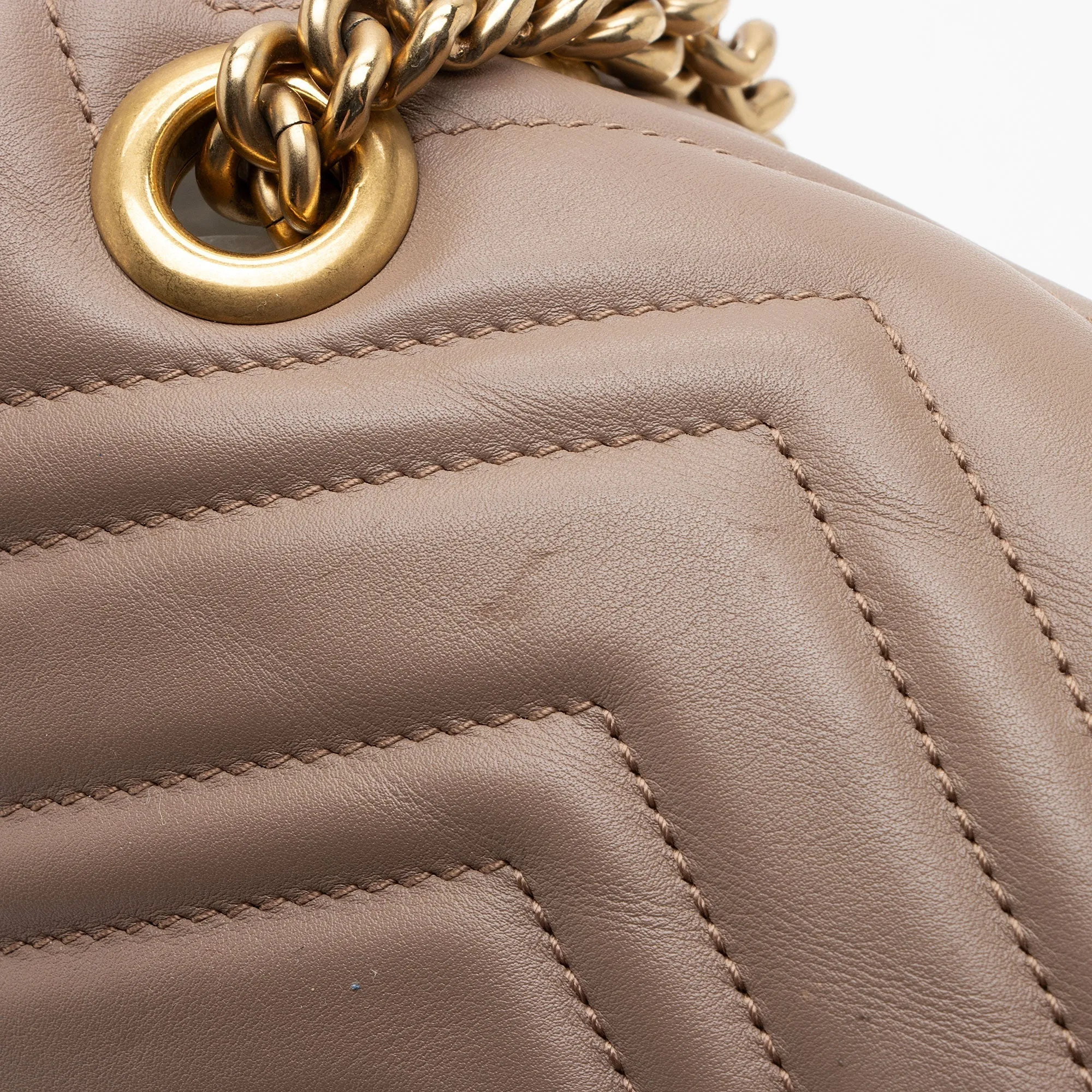 Gucci Matelasse Leather GG Marmont Medium Flap Shoulder Bag (SHF-EZthFS)