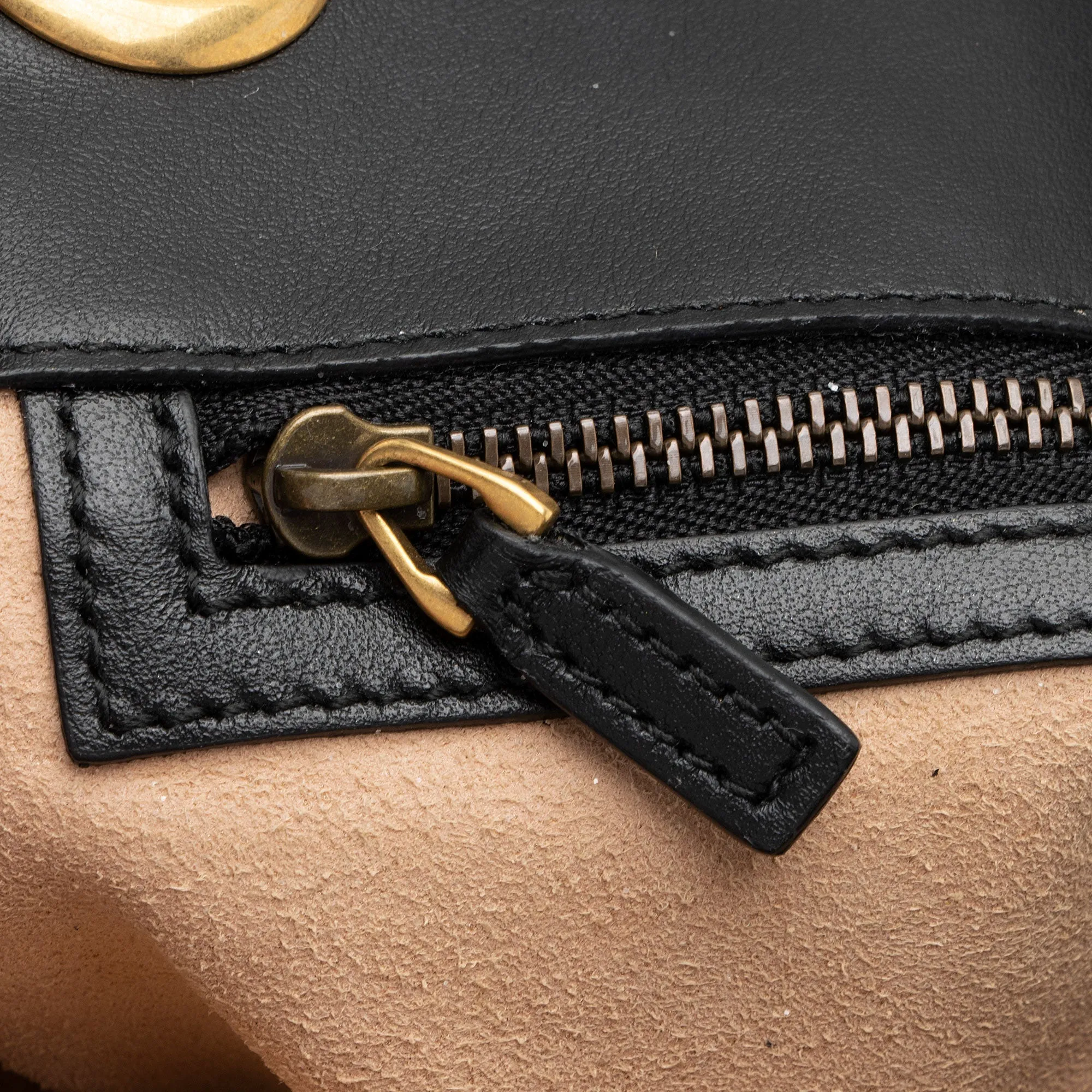 Gucci Matelasse Leather GG Marmont Small Flap Shoulder Bag (SHF-5zif5r)