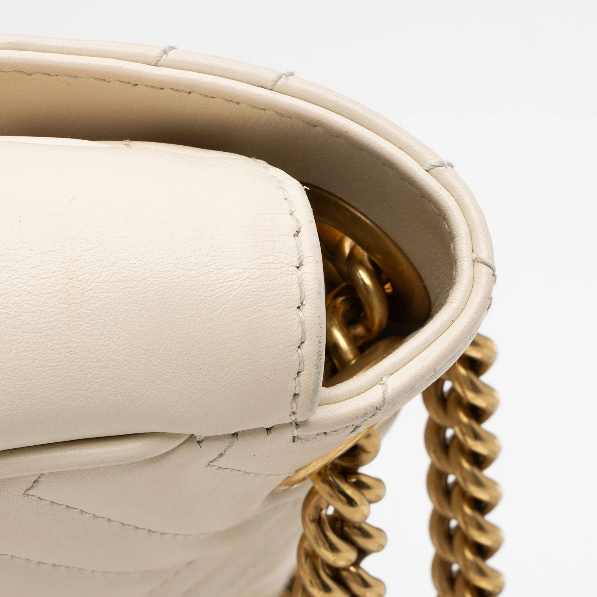 Gucci Matelasse Leather GG Marmont Small Flap Shoulder Bag (SHF-gduwv8)