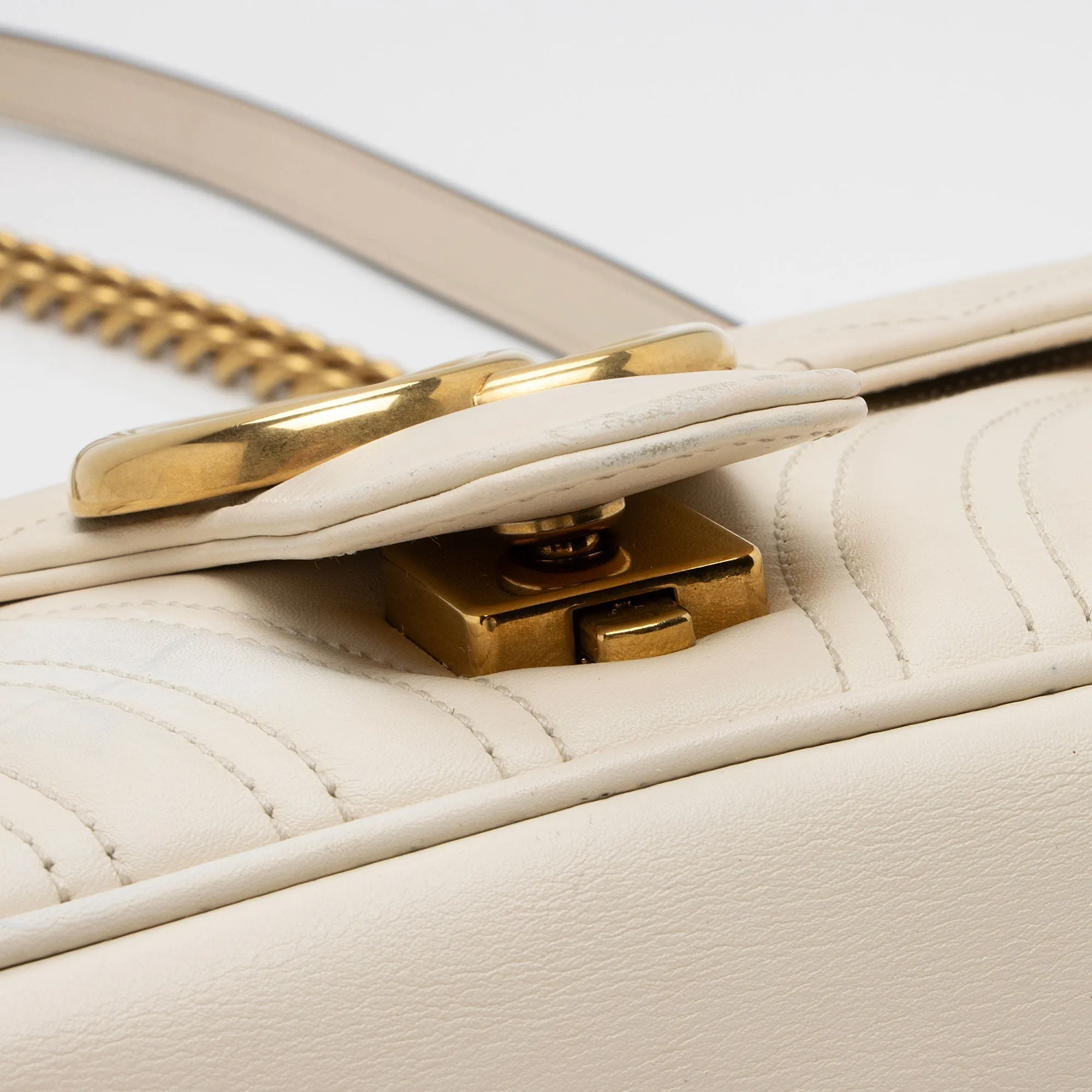 Gucci Matelasse Leather GG Marmont Small Flap Shoulder Bag (SHF-gduwv8)