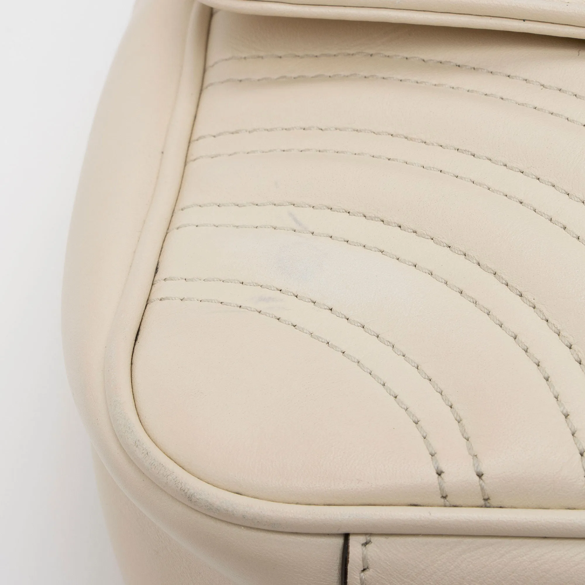 Gucci Matelasse Leather GG Marmont Small Flap Shoulder Bag (SHF-gduwv8)