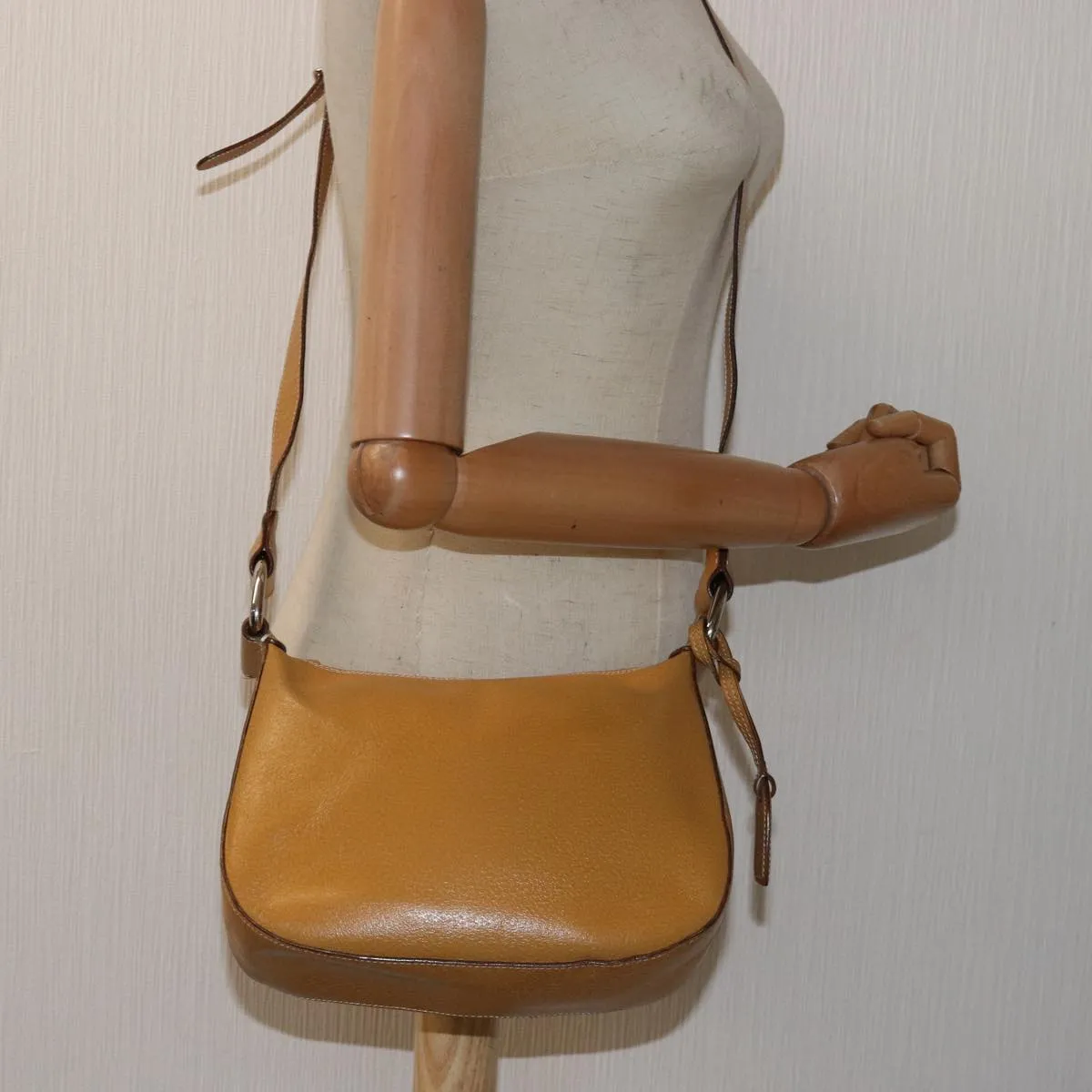 GUCCI Shoulder Bag Leather Yellow 001 2058  81846