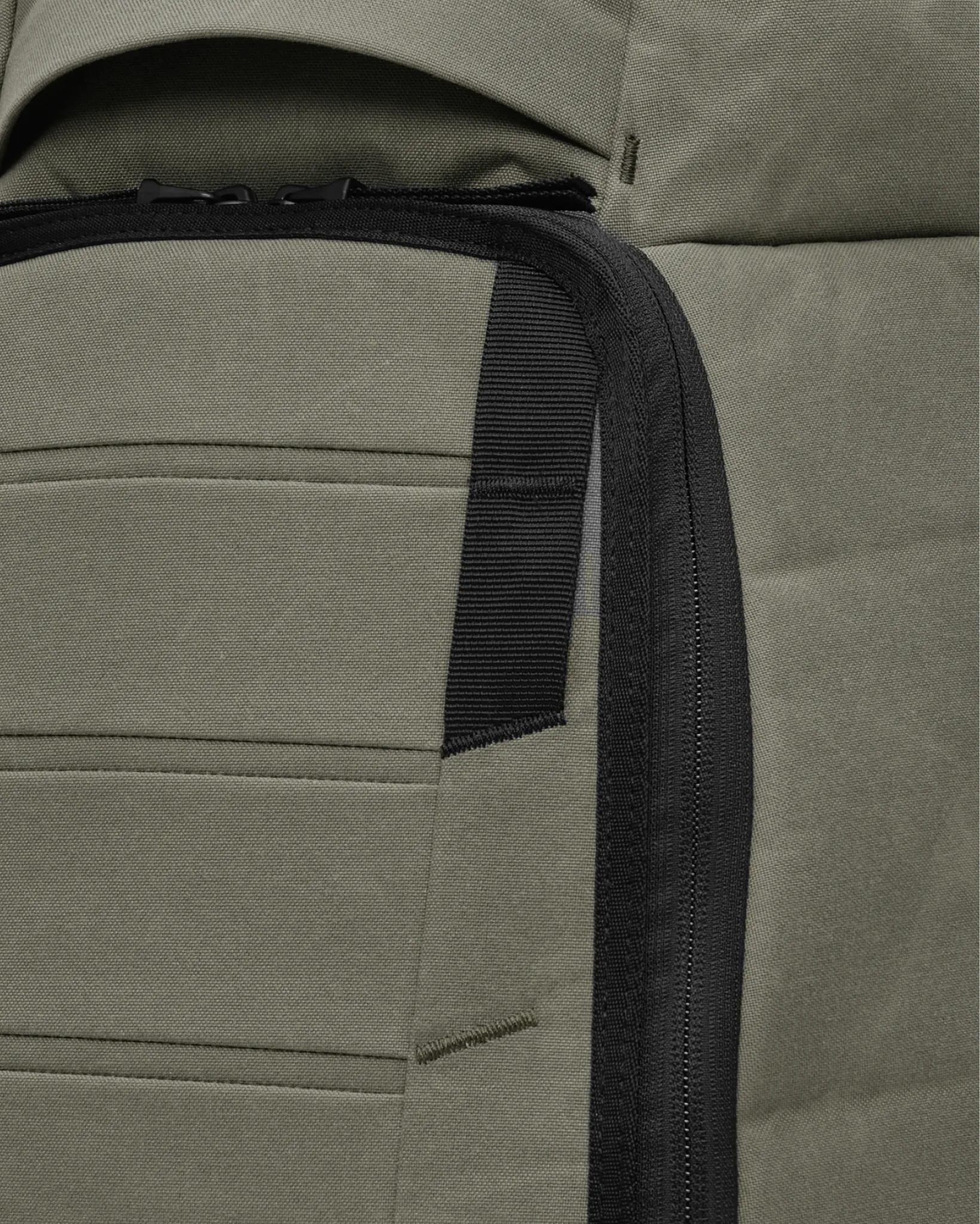 Hugger Backpack 30L Forest Green
