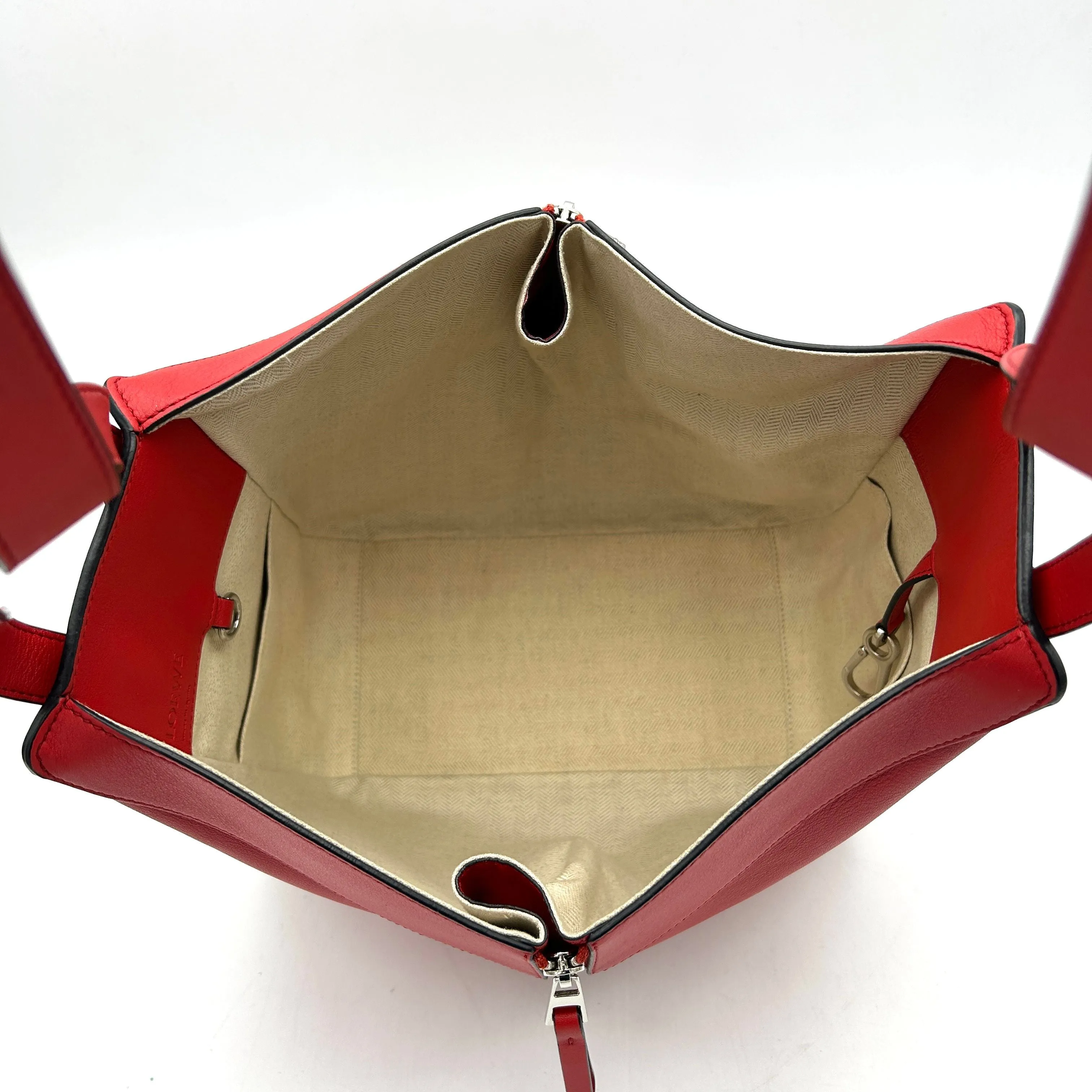 Loewe Signature Hammock Medium - Red Shoulder Bags, Handbags  LA38775