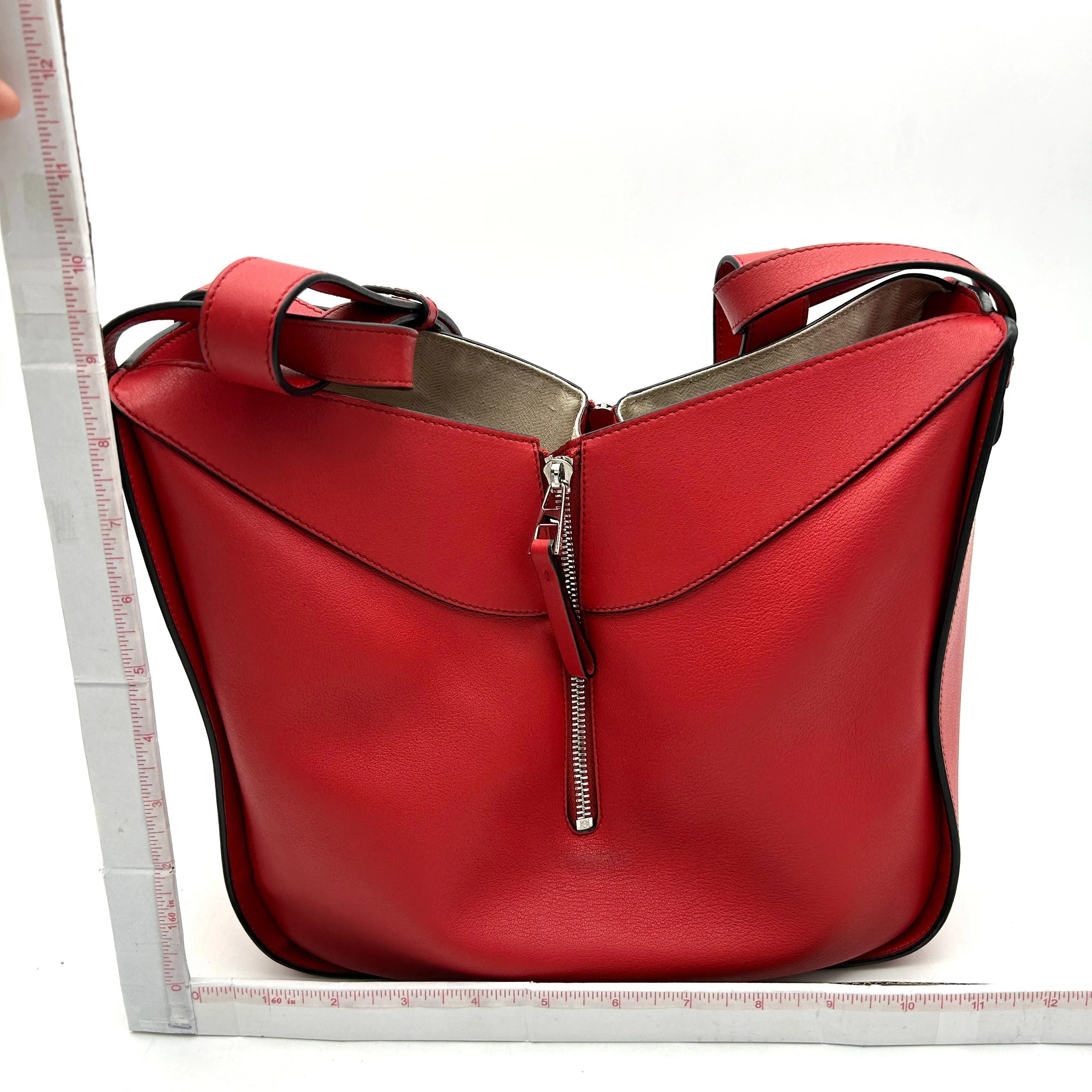 Loewe Signature Hammock Medium - Red Shoulder Bags, Handbags  LA38775