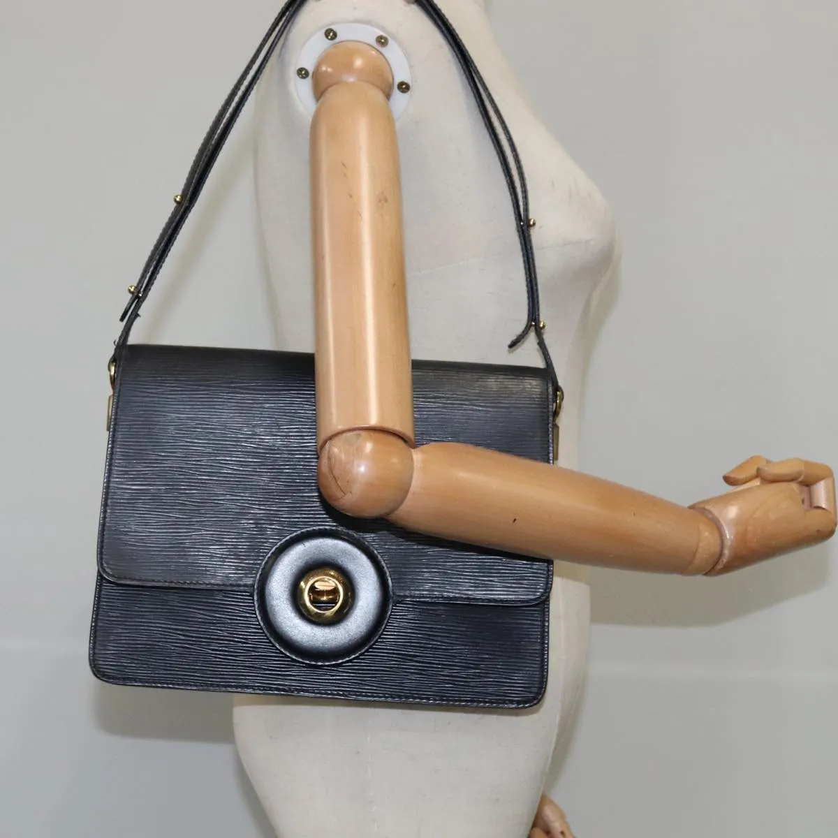 LOUIS VUITTON Epi Free Run Shoulder Bag Black M52402 LV 105895