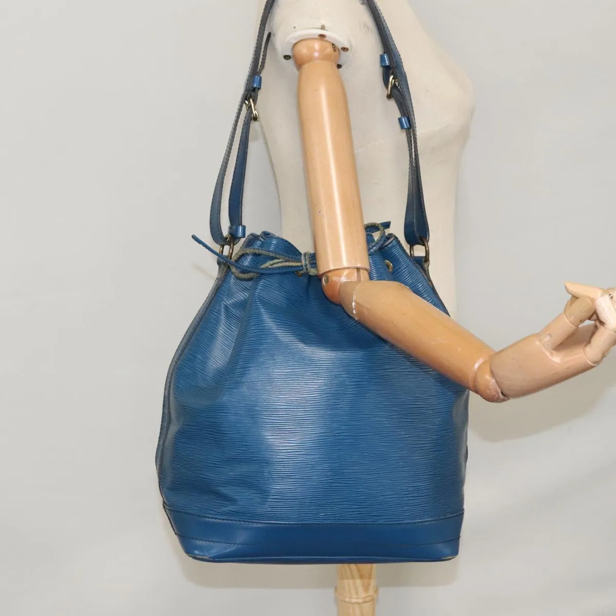 LOUIS VUITTON Epi Noe Shoulder Bag Toledo Blue M44005 LV 107471