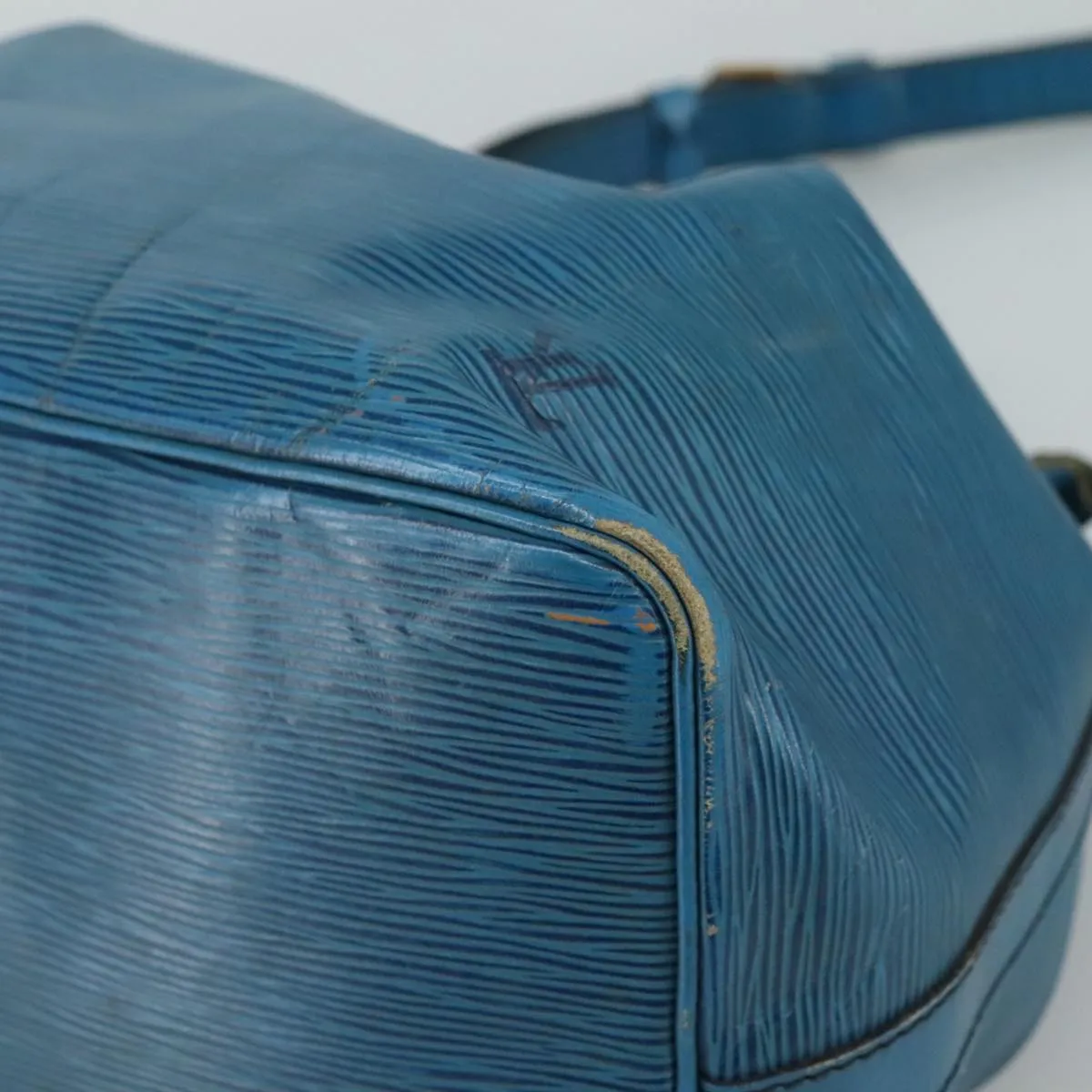 LOUIS VUITTON Epi Petit Noe Shoulder Bag Blue M44105 LV 104365
