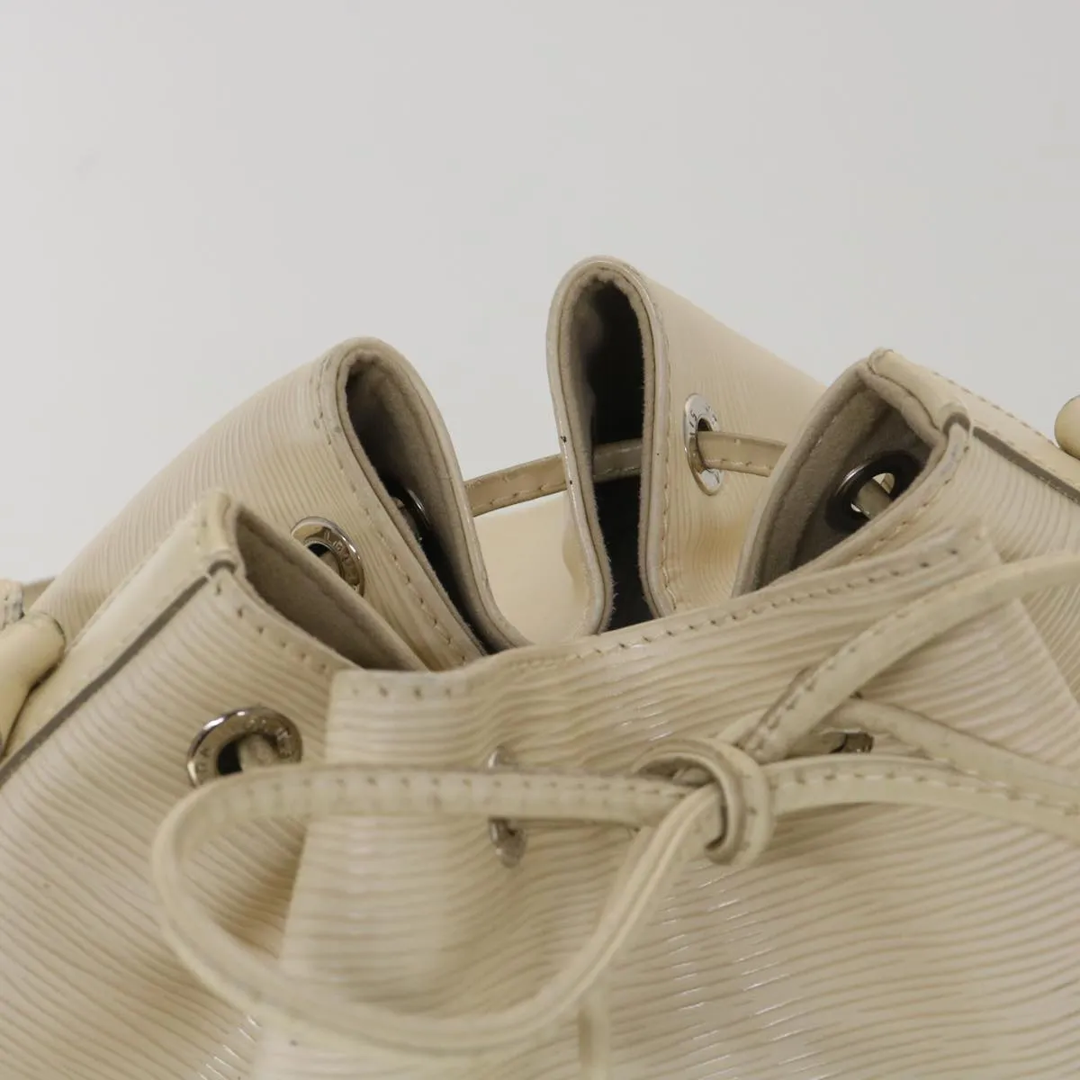 LOUIS VUITTON Epi Petit Noe Shoulder Bag White Yvoire M4084J LV 39066