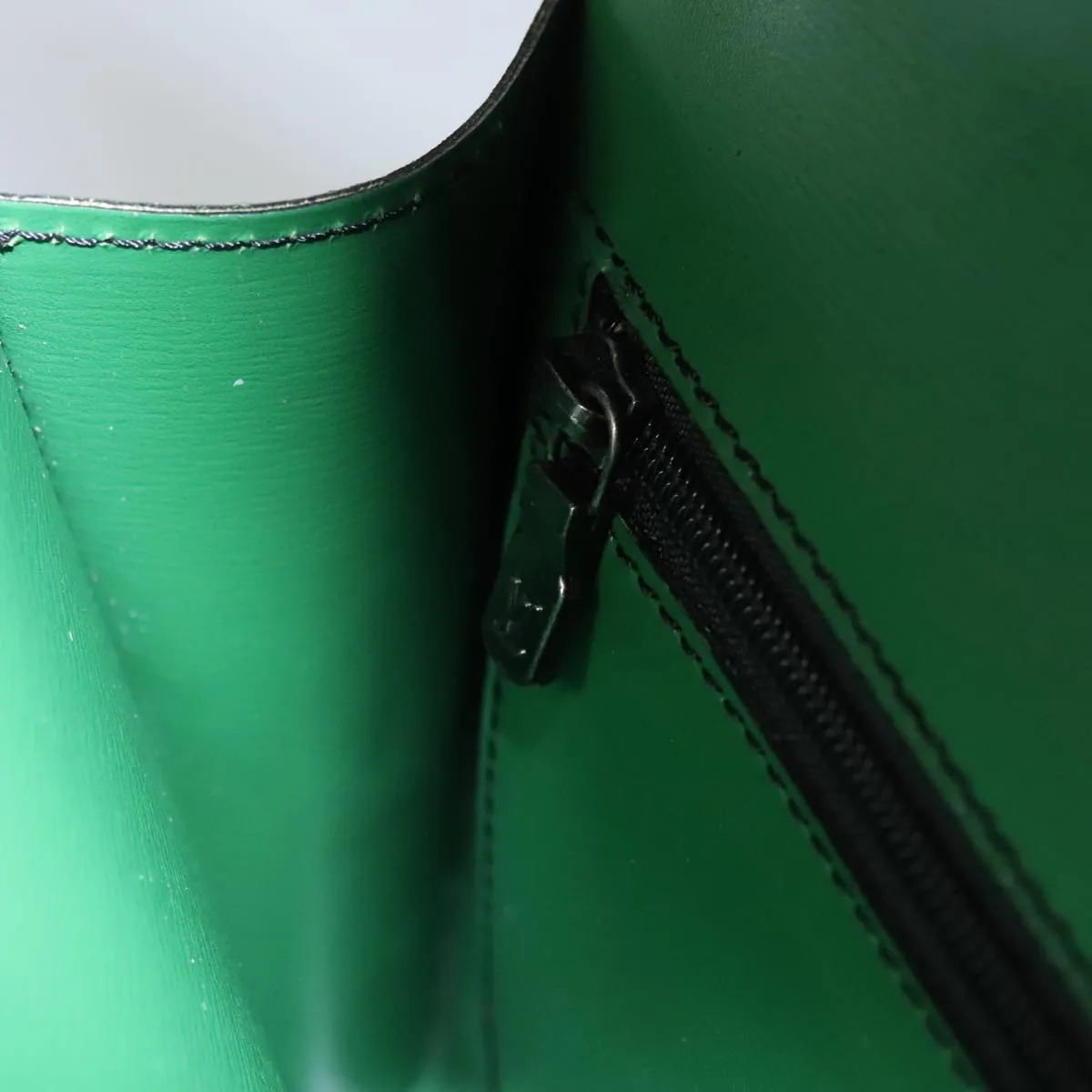 LOUIS VUITTON Epi Pochette Arche Shoulder Bag Green M52574 LV 104383