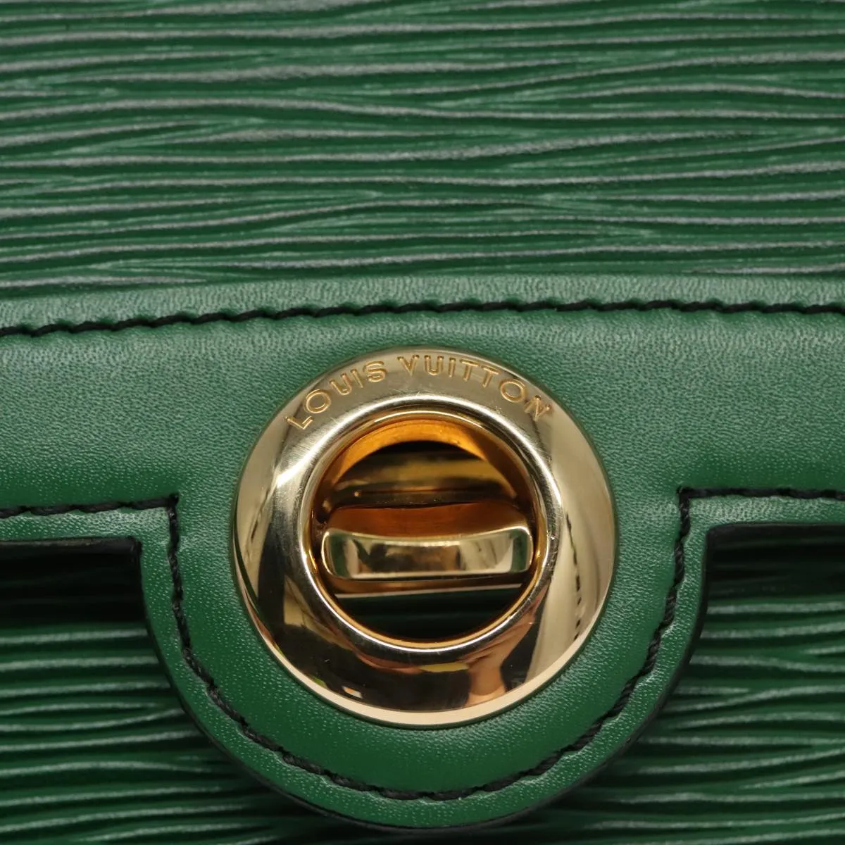 LOUIS VUITTON Epi Pochette Arche Shoulder Bag Green M52574 LV 104383