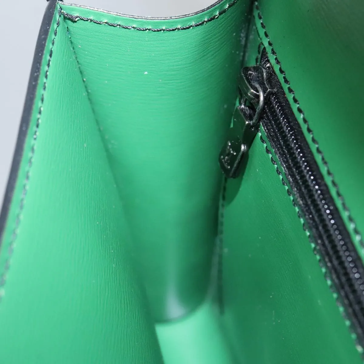 LOUIS VUITTON Epi Pochette Arche Shoulder Bag Green M52574 LV 104383