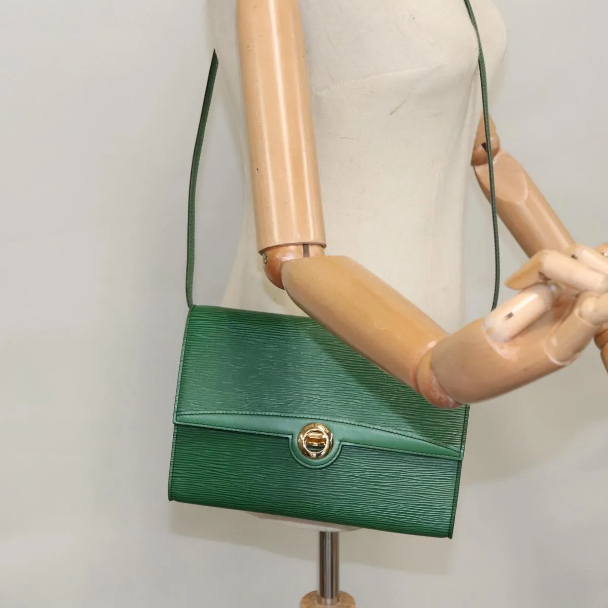 LOUIS VUITTON Epi Pochette Arche Shoulder Bag Green M52574 LV 104383