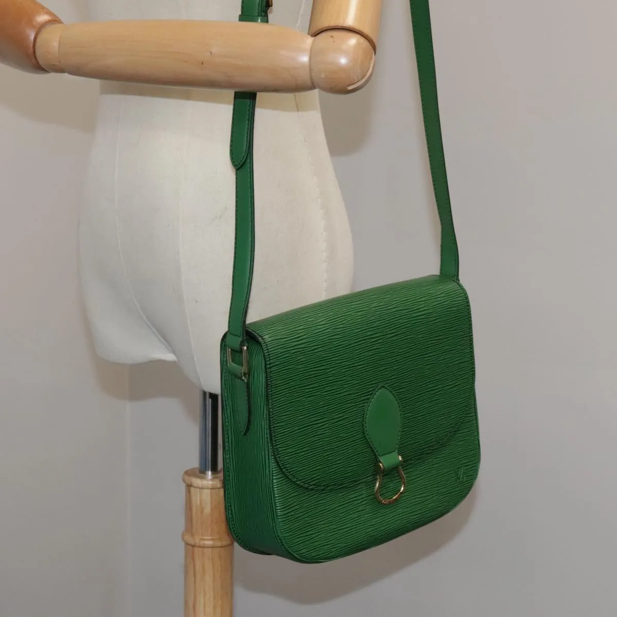LOUIS VUITTON Epi Saint Cloud GM Shoulder Bag Green M52194 LV 104049